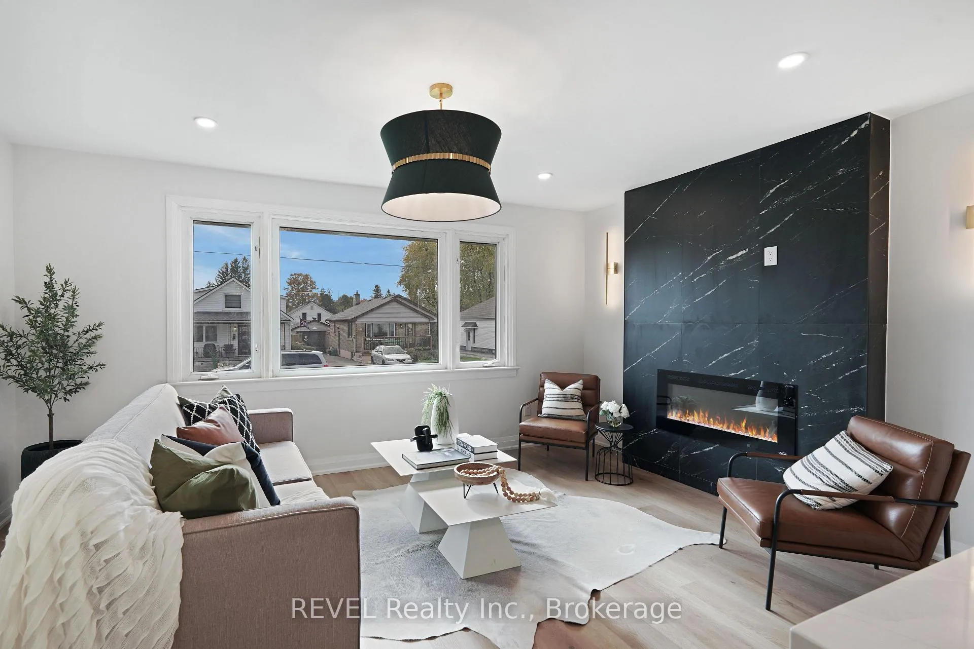 Photo 9 of 6483 Monroe Street, Niagara Falls, Dorchester — HOMEH