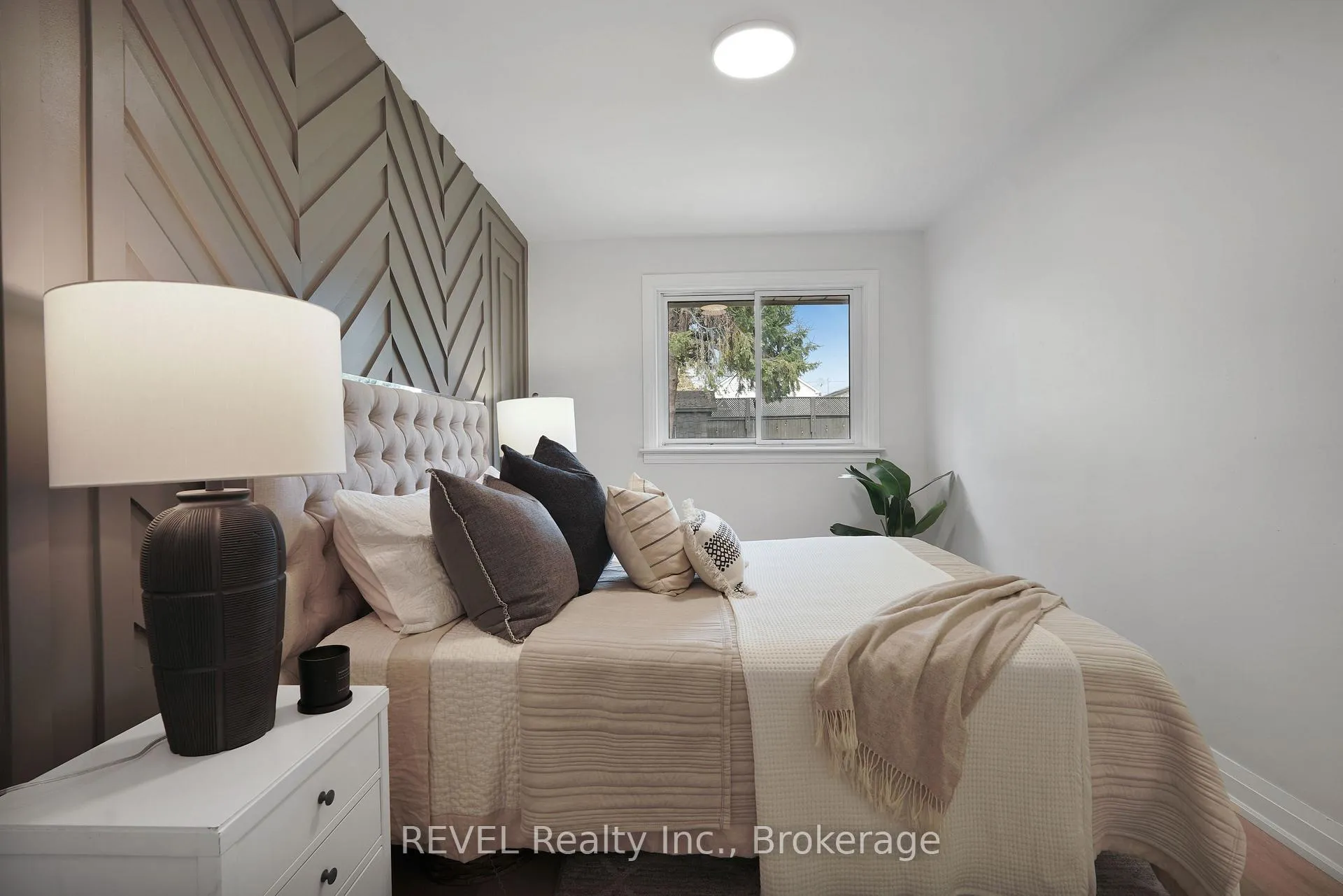 Photo 30 of 6483 Monroe Street, Niagara Falls, Dorchester — HOMEH