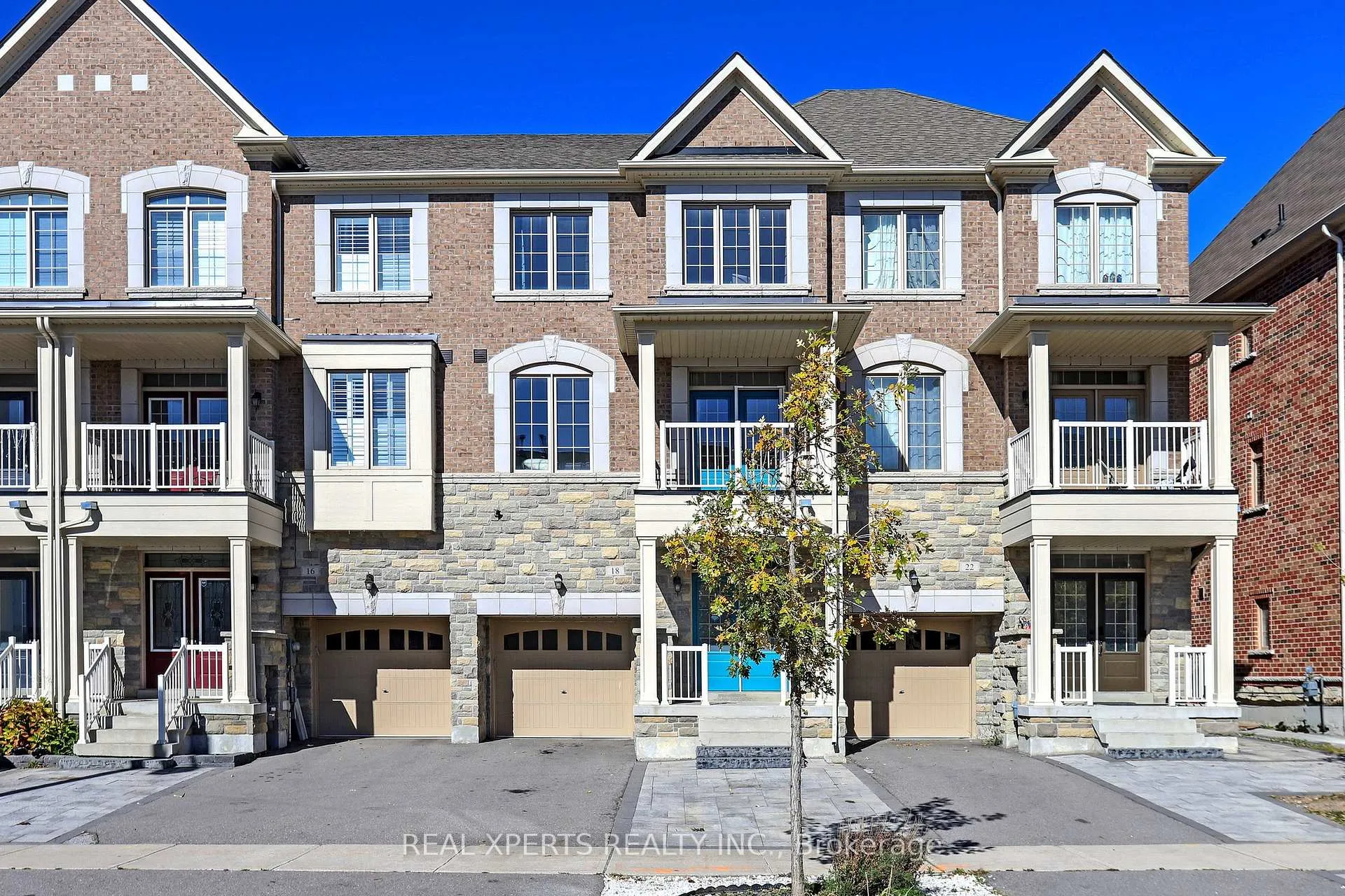 Photo 1 of 18 Farooq Boulevard, Vaughan, Vellore Village — HOMEH