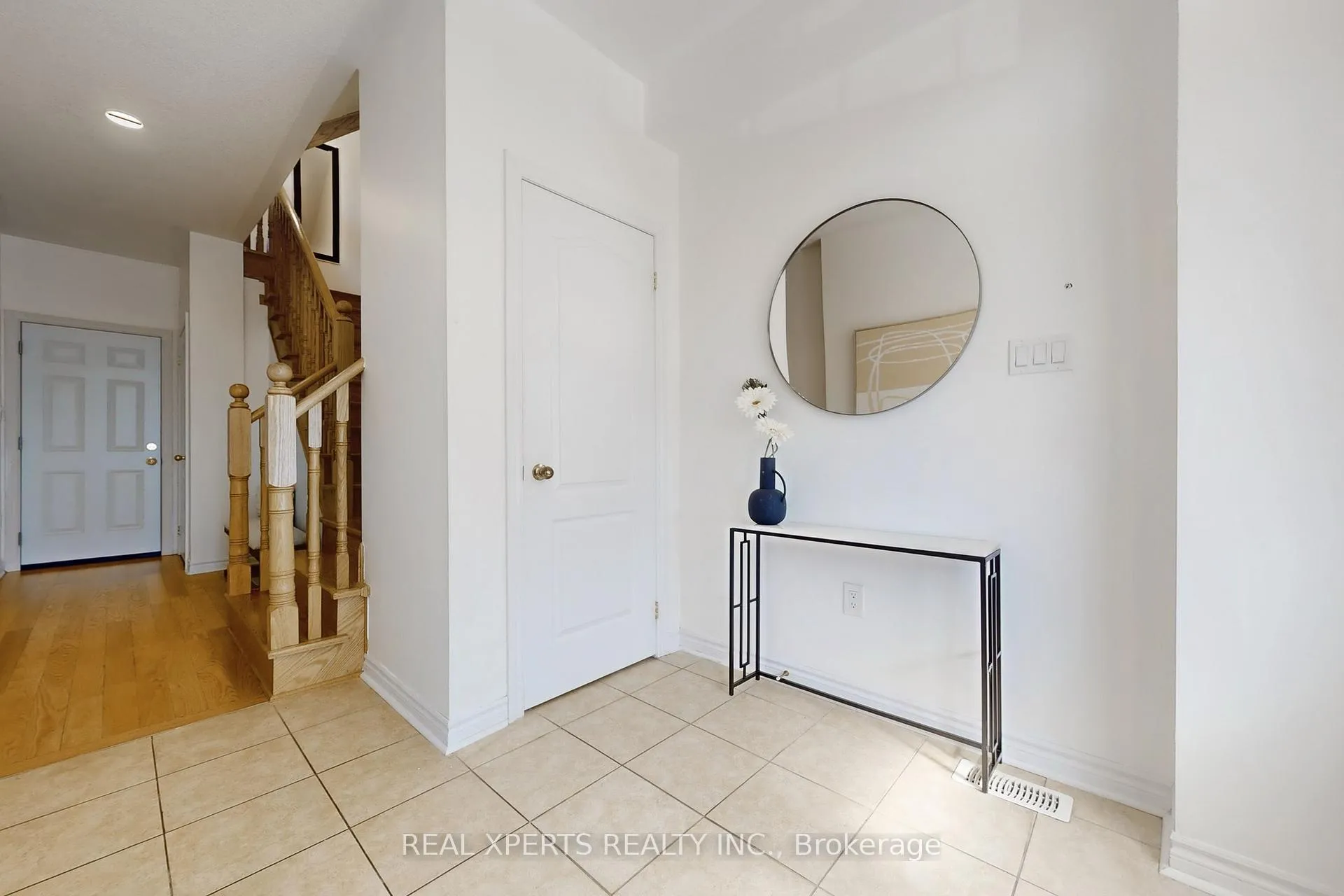 Photo 4 of 18 Farooq Boulevard, Vaughan, Vellore Village — HOMEH