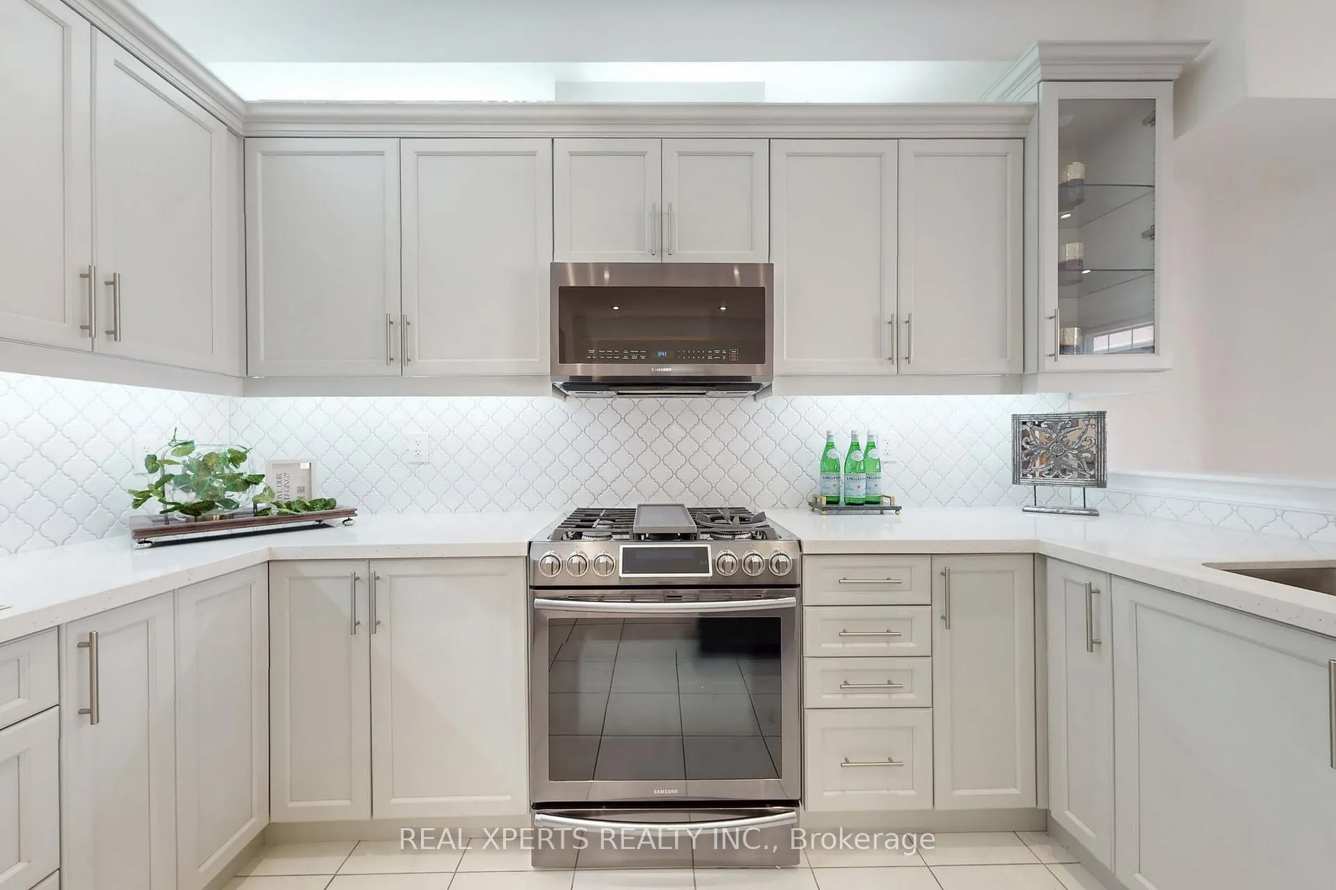 Photo 14 of 18 Farooq Boulevard, Vaughan, Vellore Village — HOMEH