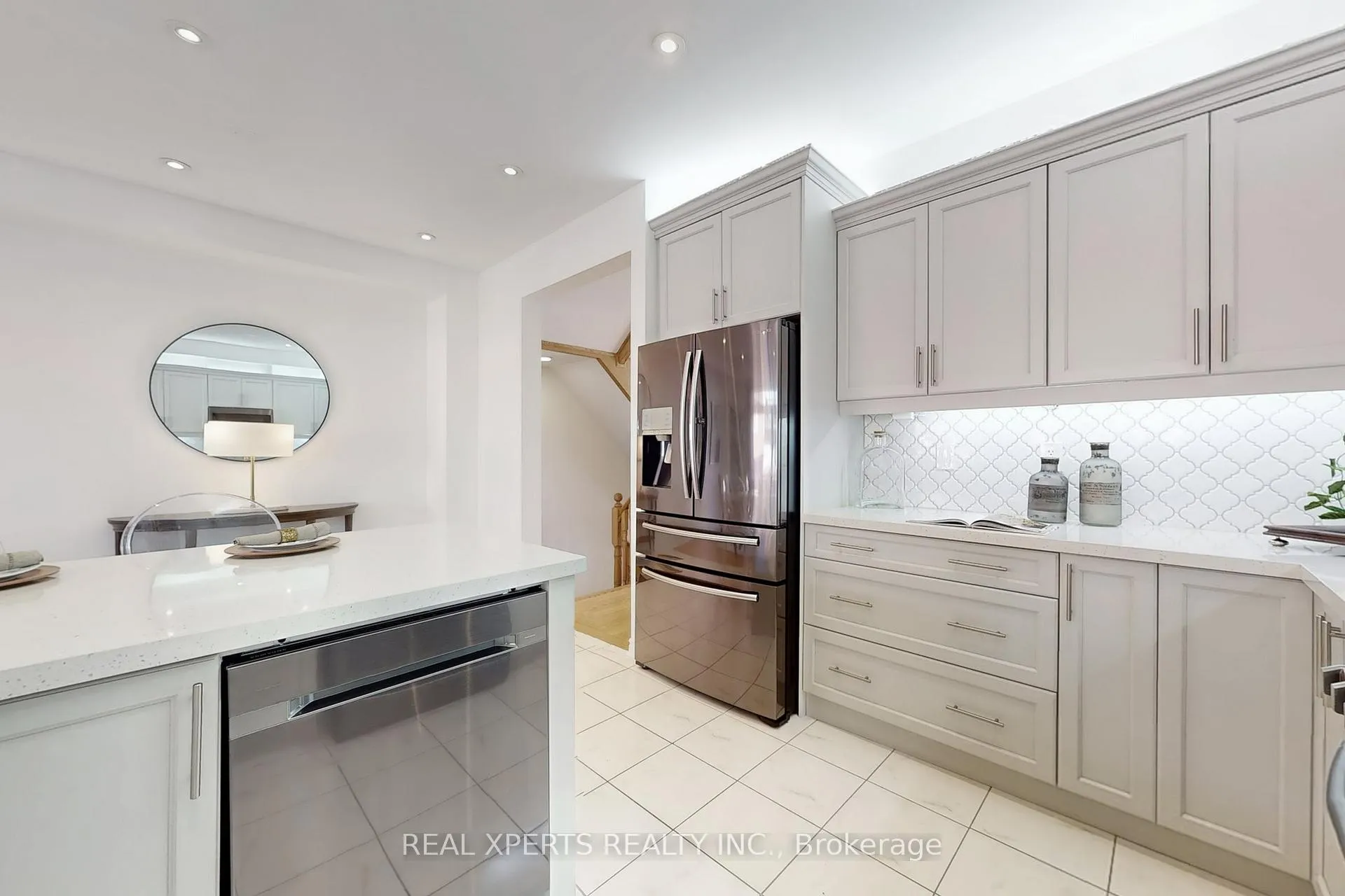 Photo 16 of 18 Farooq Boulevard, Vaughan, Vellore Village — HOMEH