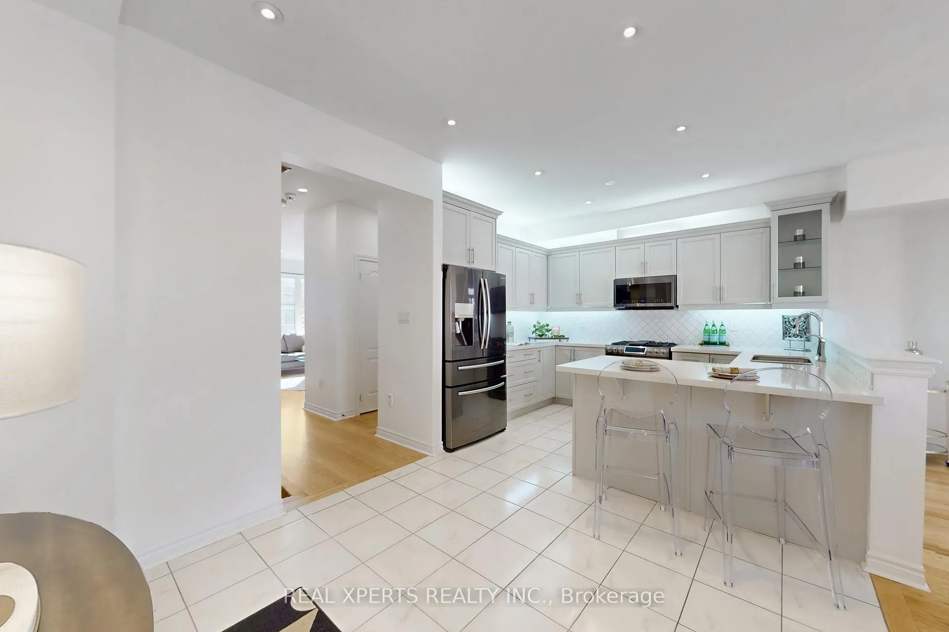 Photo 19 of 18 Farooq Boulevard, Vaughan, Vellore Village — HOMEH