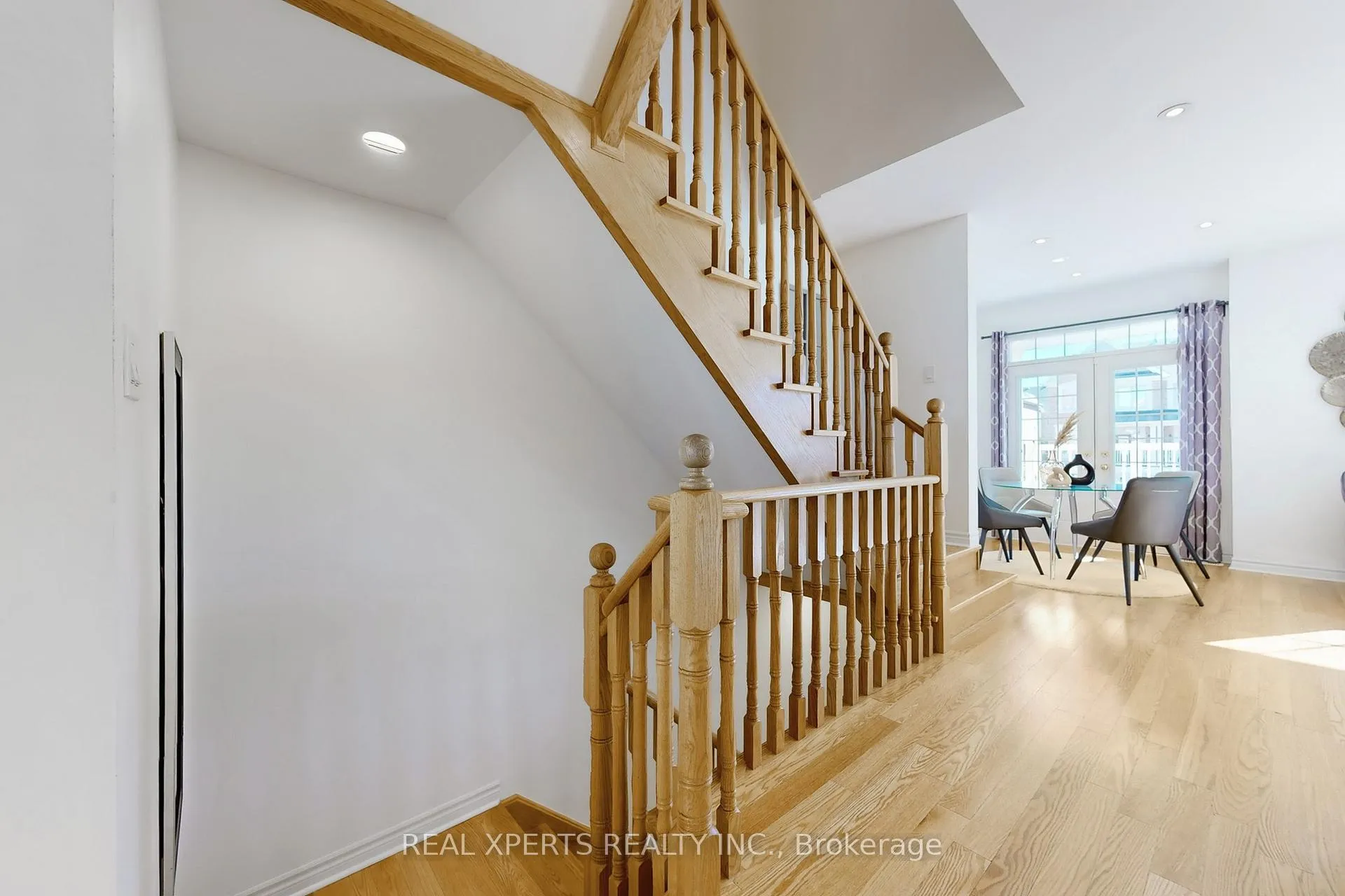 Photo 21 of 18 Farooq Boulevard, Vaughan, Vellore Village — HOMEH