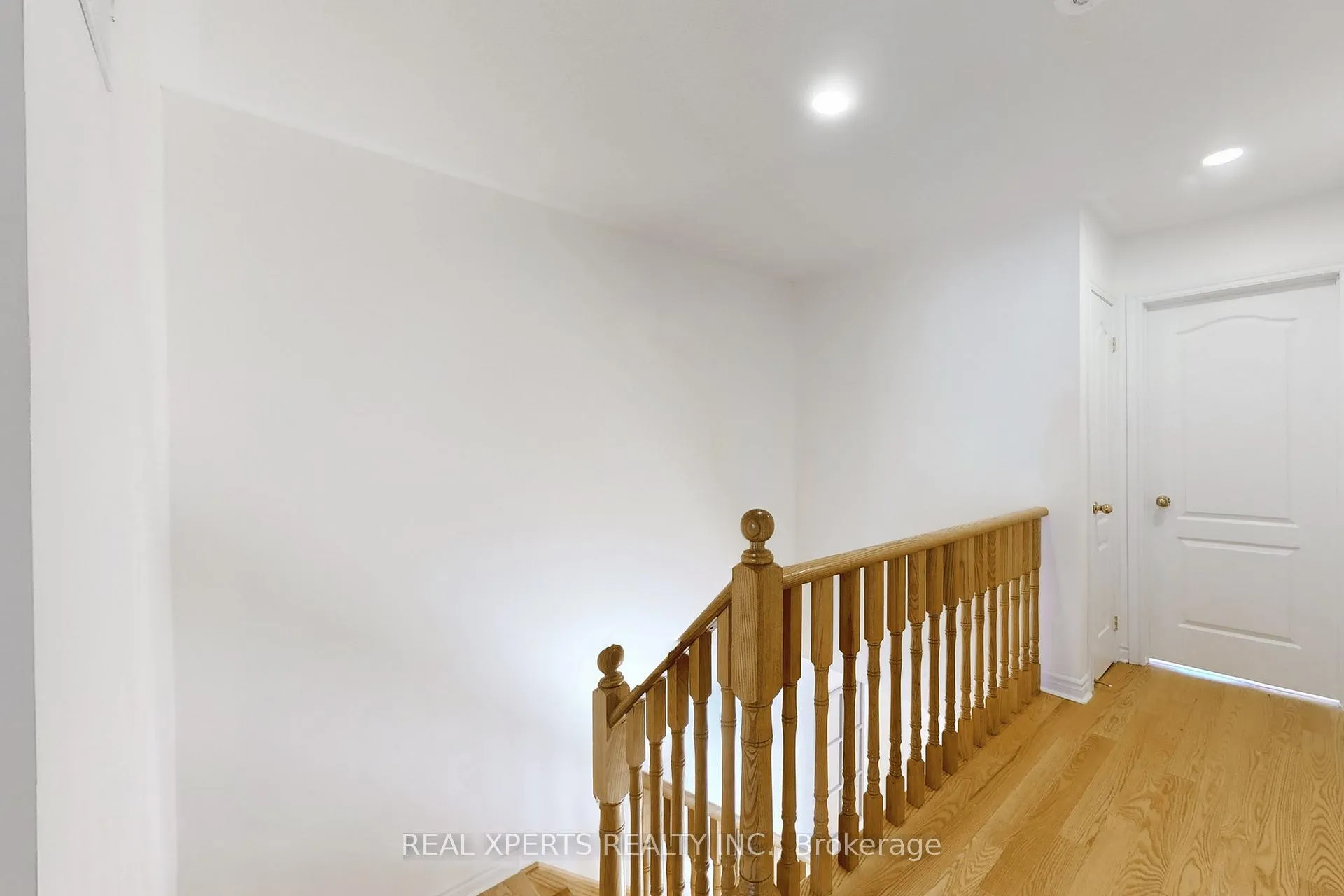 Photo 24 of 18 Farooq Boulevard, Vaughan, Vellore Village — HOMEH