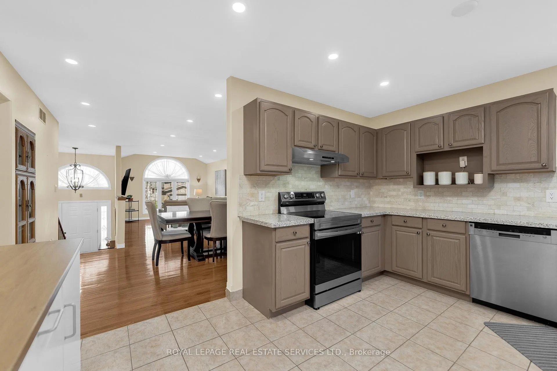 Photo 9 of 185 Amy Croft Drive, Lakeshore — HOMEH