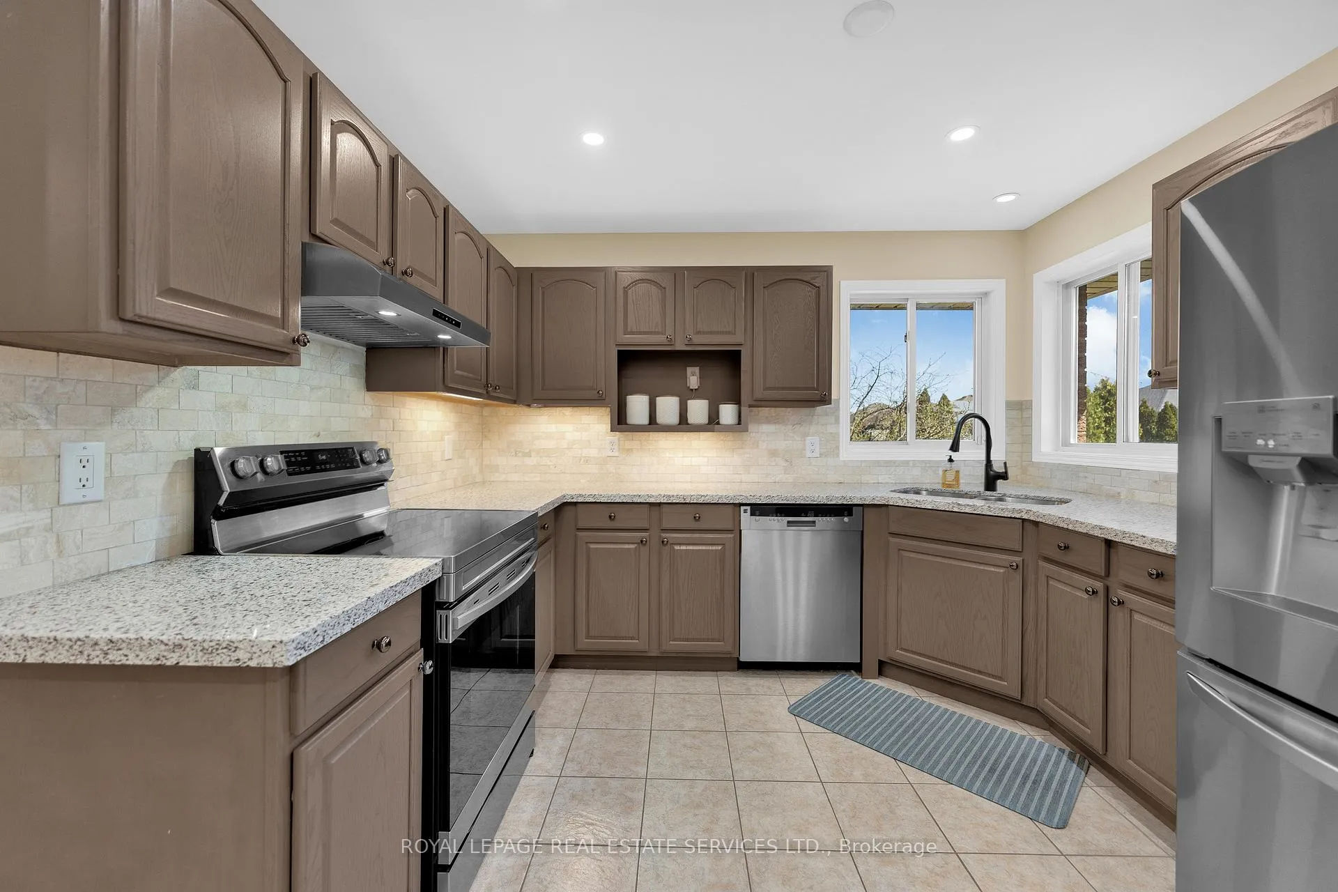 Photo 10 of 185 Amy Croft Drive, Lakeshore — HOMEH