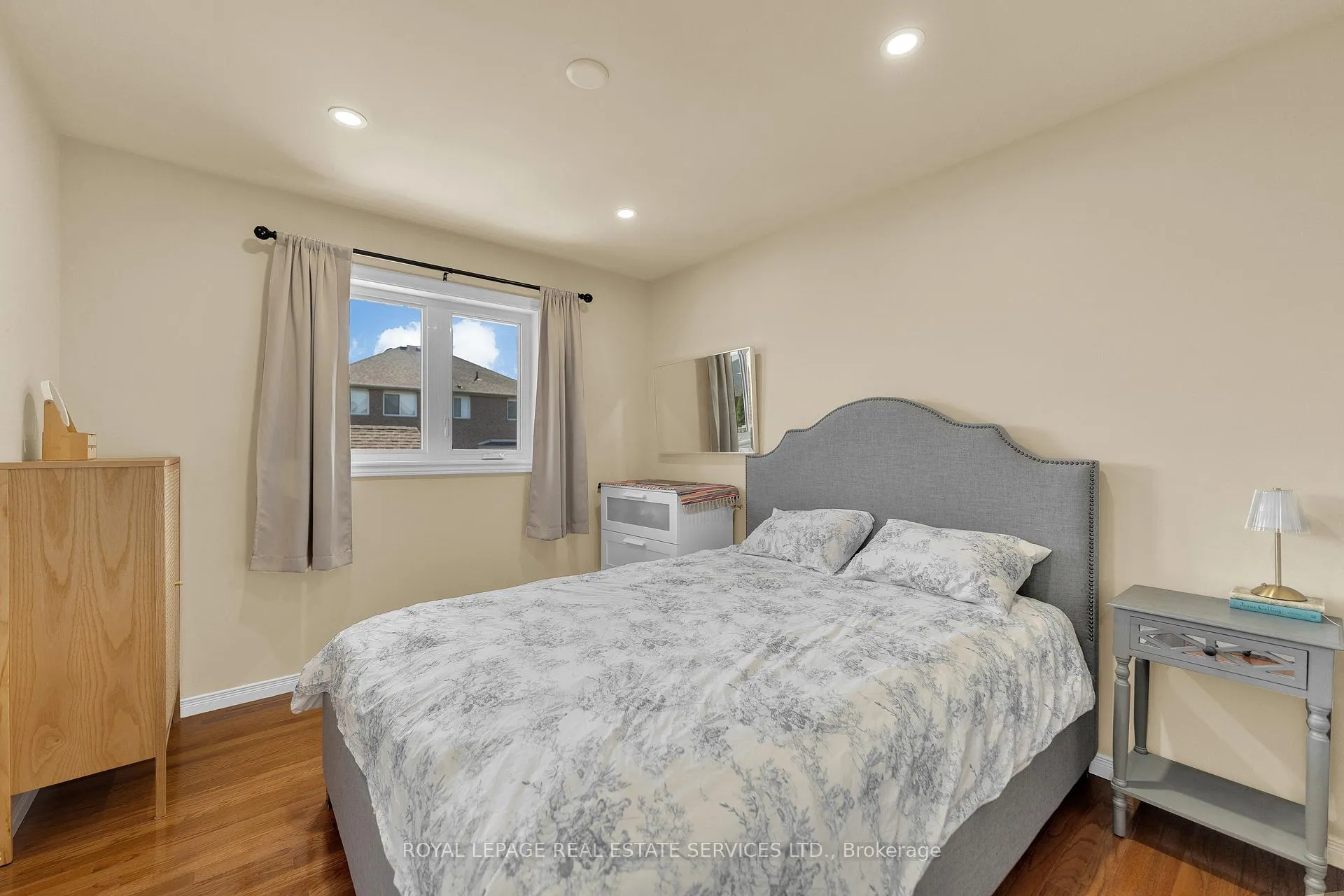 Photo 14 of 185 Amy Croft Drive, Lakeshore — HOMEH