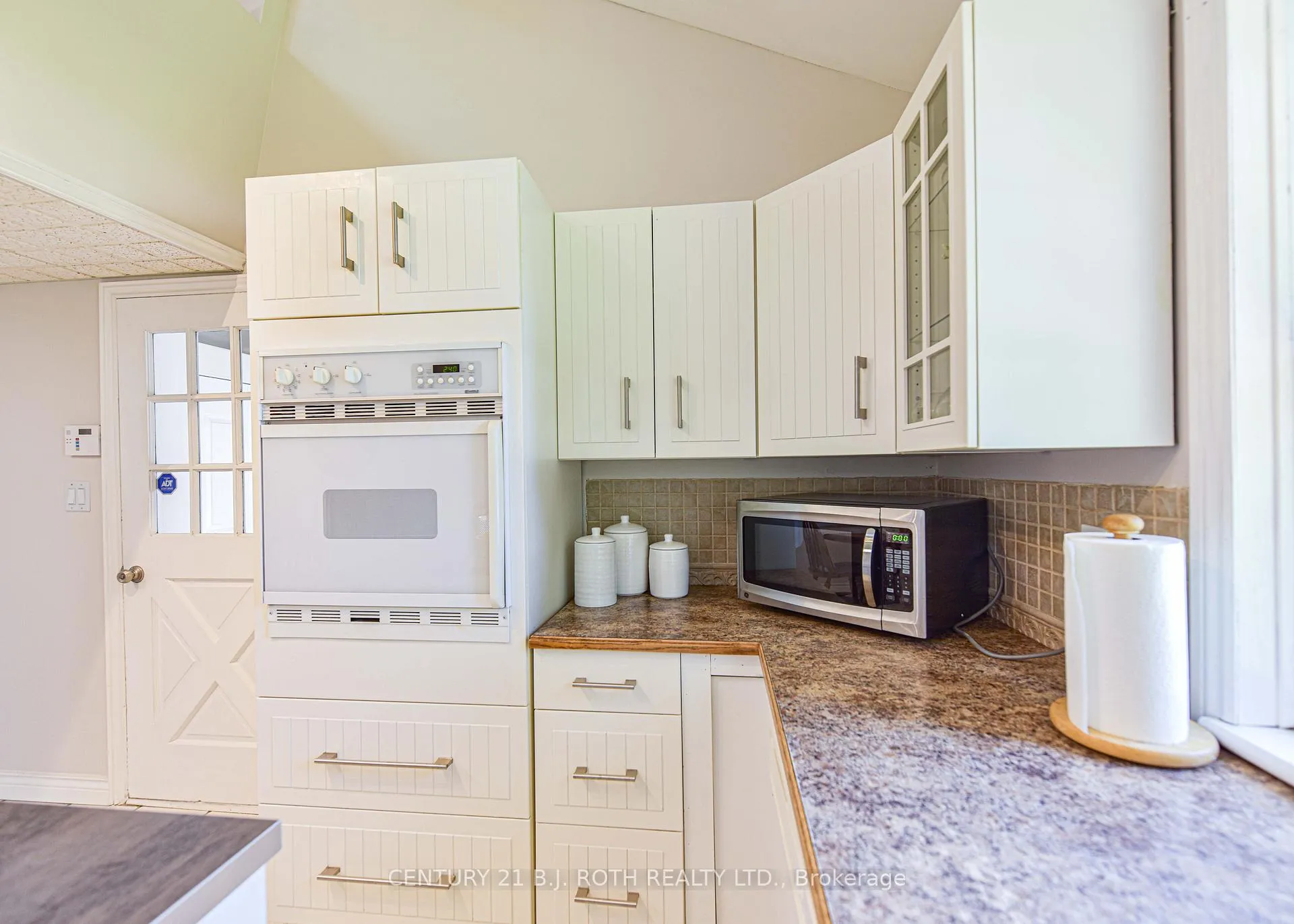 Photo 7 of 326 Crawford Street, Orillia — HOMEH