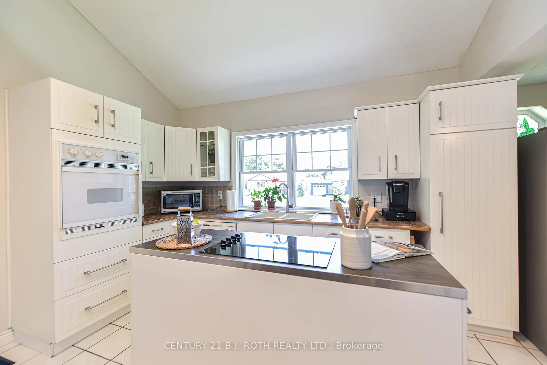 Photo 10 of 326 Crawford Street, Orillia — HOMEH