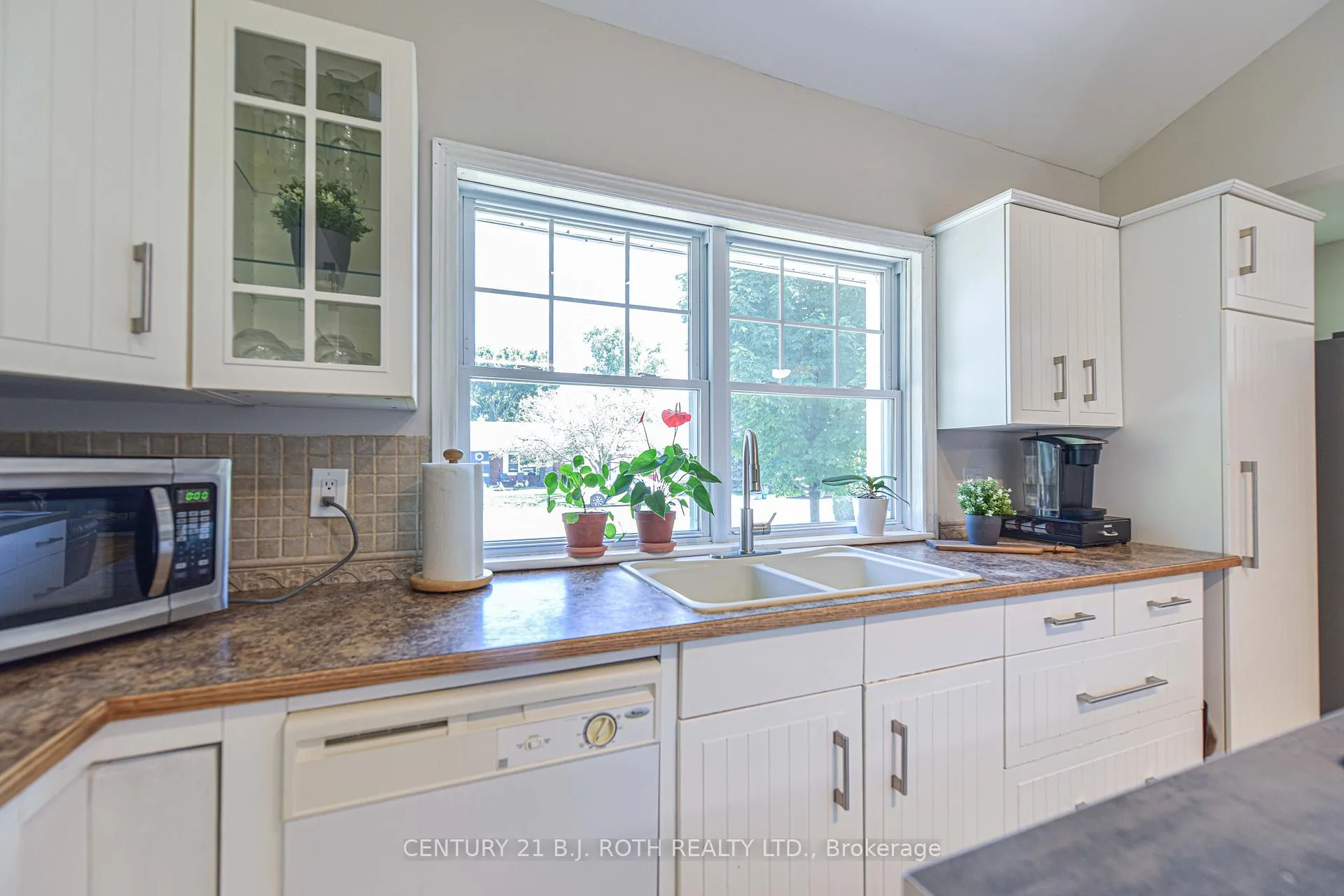 Photo 11 of 326 Crawford Street, Orillia — HOMEH