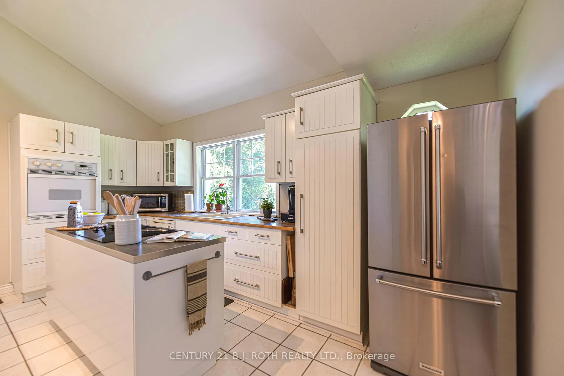 Photo 12 of 326 Crawford Street, Orillia — HOMEH