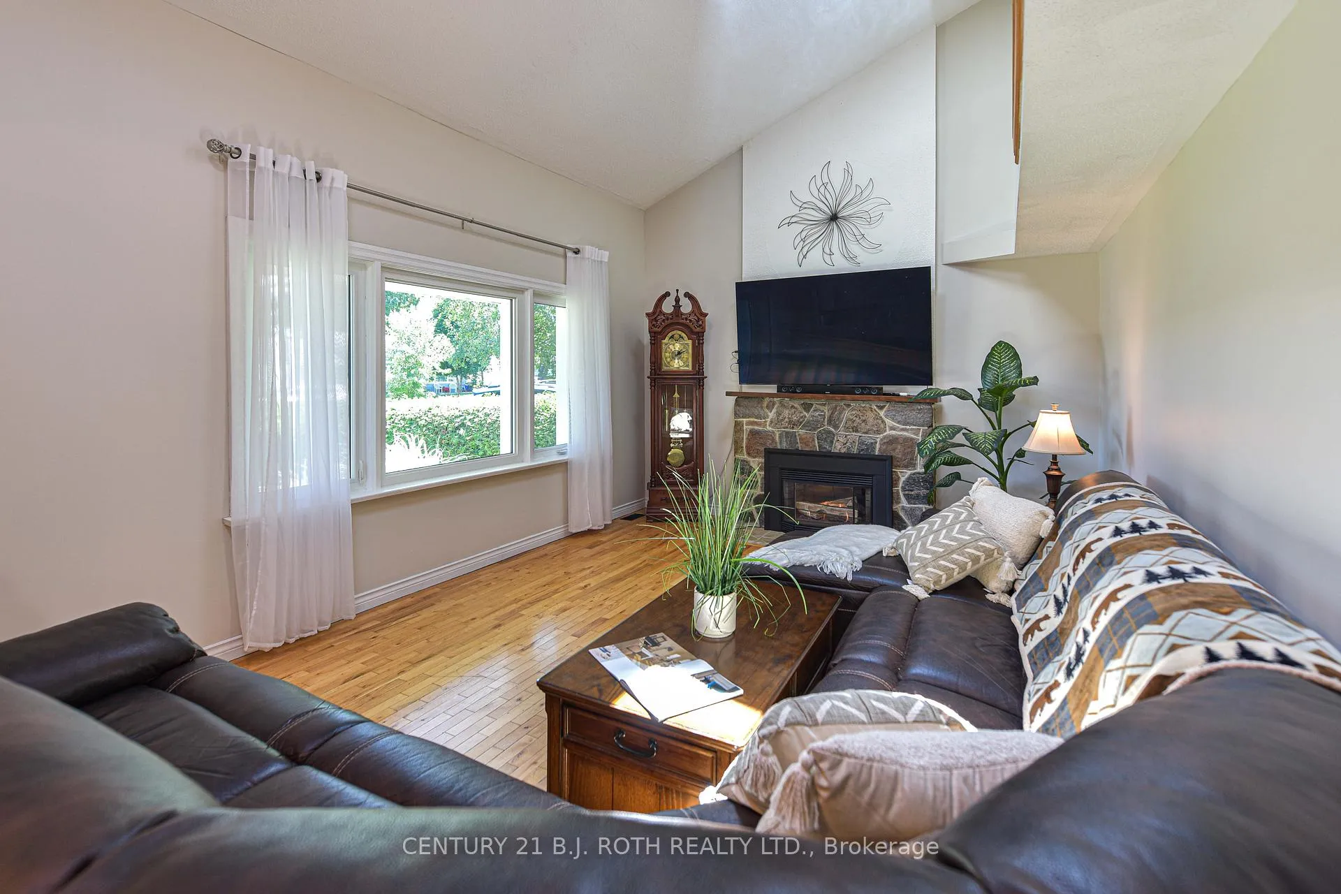 Photo 14 of 326 Crawford Street, Orillia — HOMEH