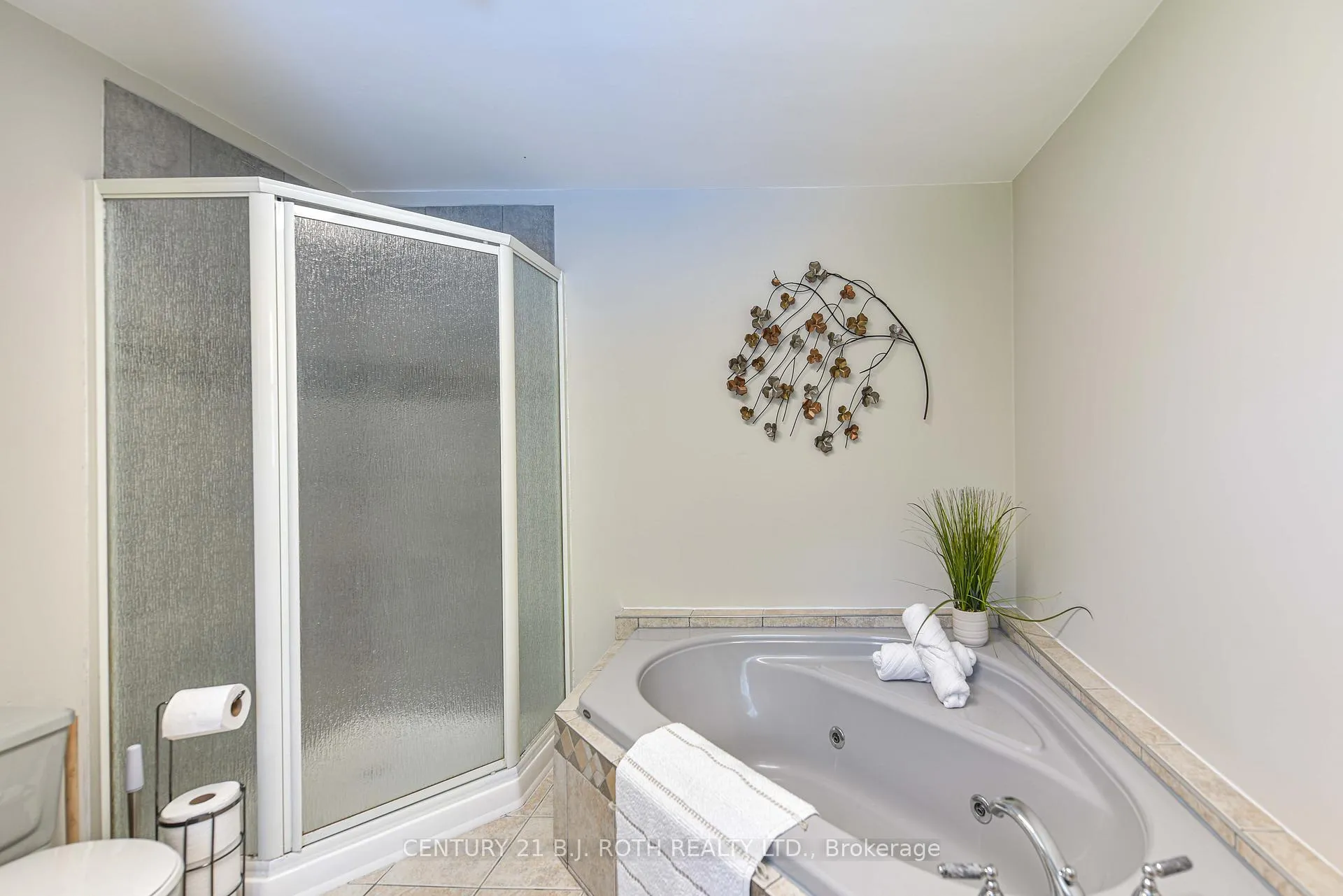 Photo 20 of 326 Crawford Street, Orillia — HOMEH