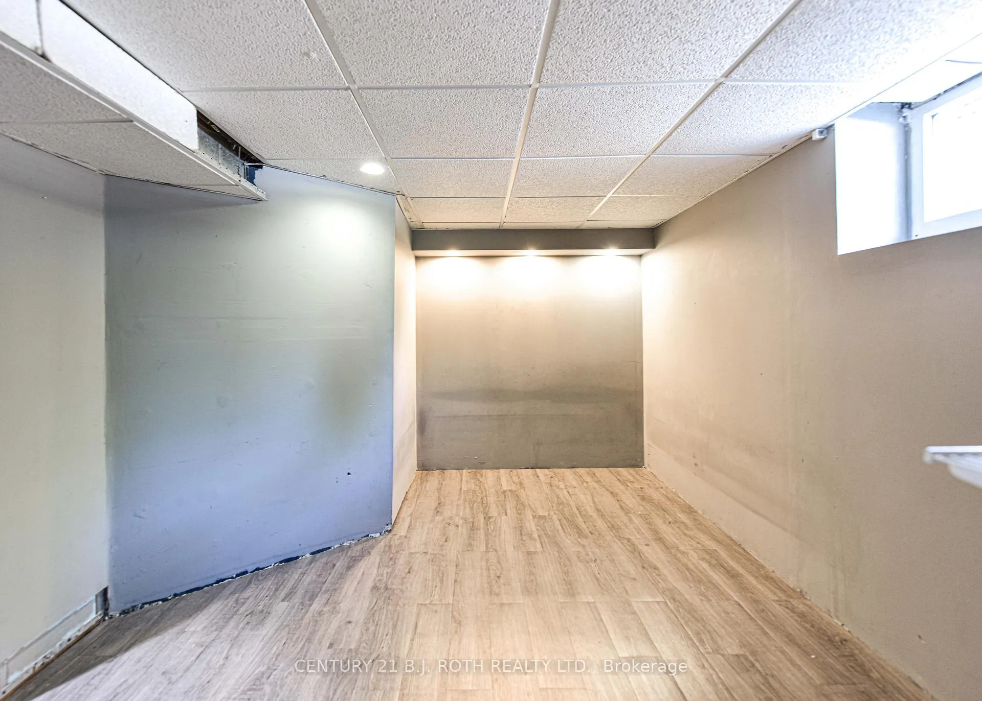 Photo 35 of 326 Crawford Street, Orillia — HOMEH