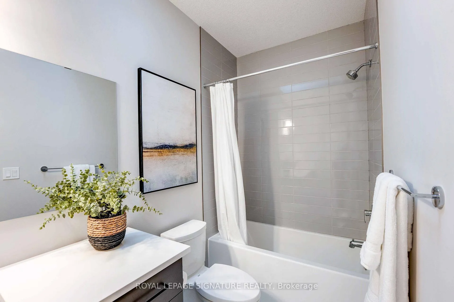 Photo 26 of 46 Wenger Road, Woolwich, Breslau — HOMEH