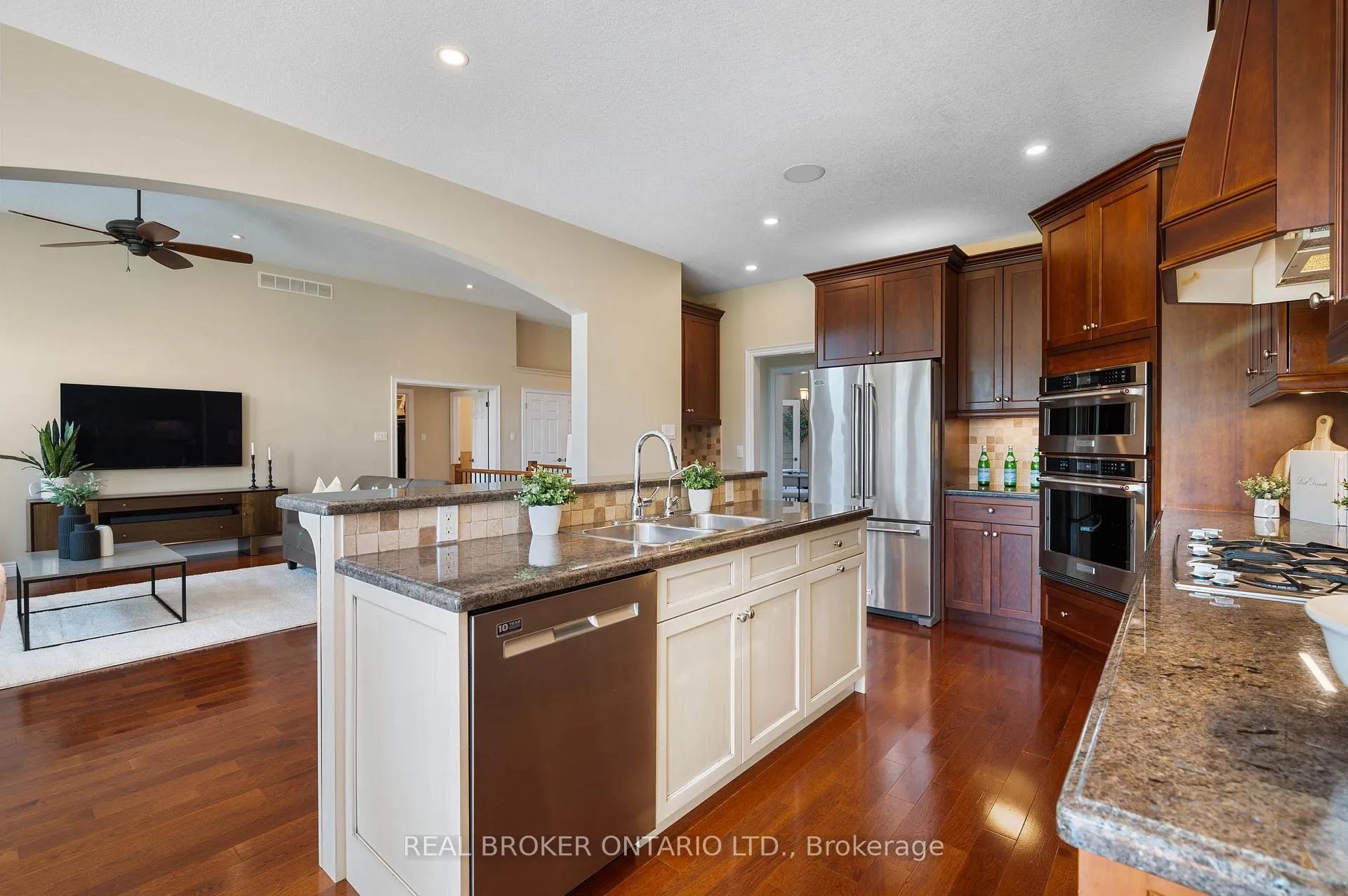 Photo 9 of 22 Black Maple Crescent, Kitchener — HOMEH