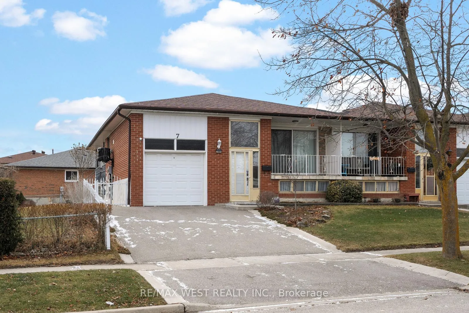 Photo 5 of 7 Harris Crescent, Vaughan, West Woodbridge — HOMEH