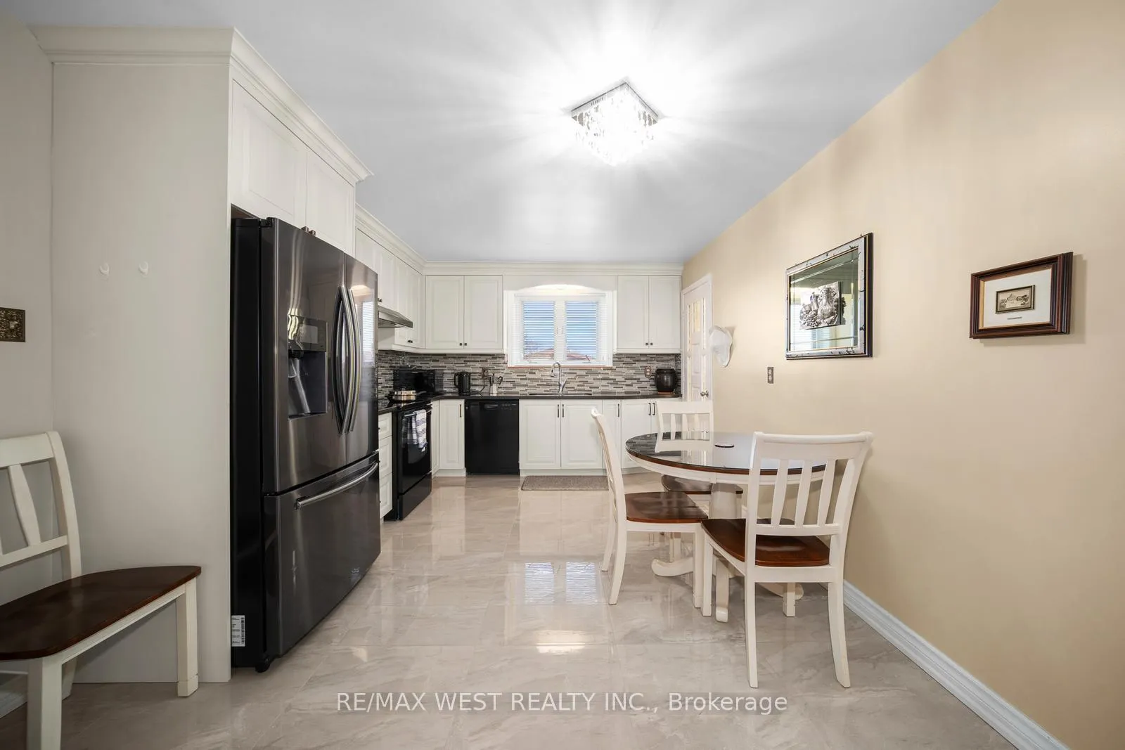 Photo 7 of 7 Harris Crescent, Vaughan, West Woodbridge — HOMEH