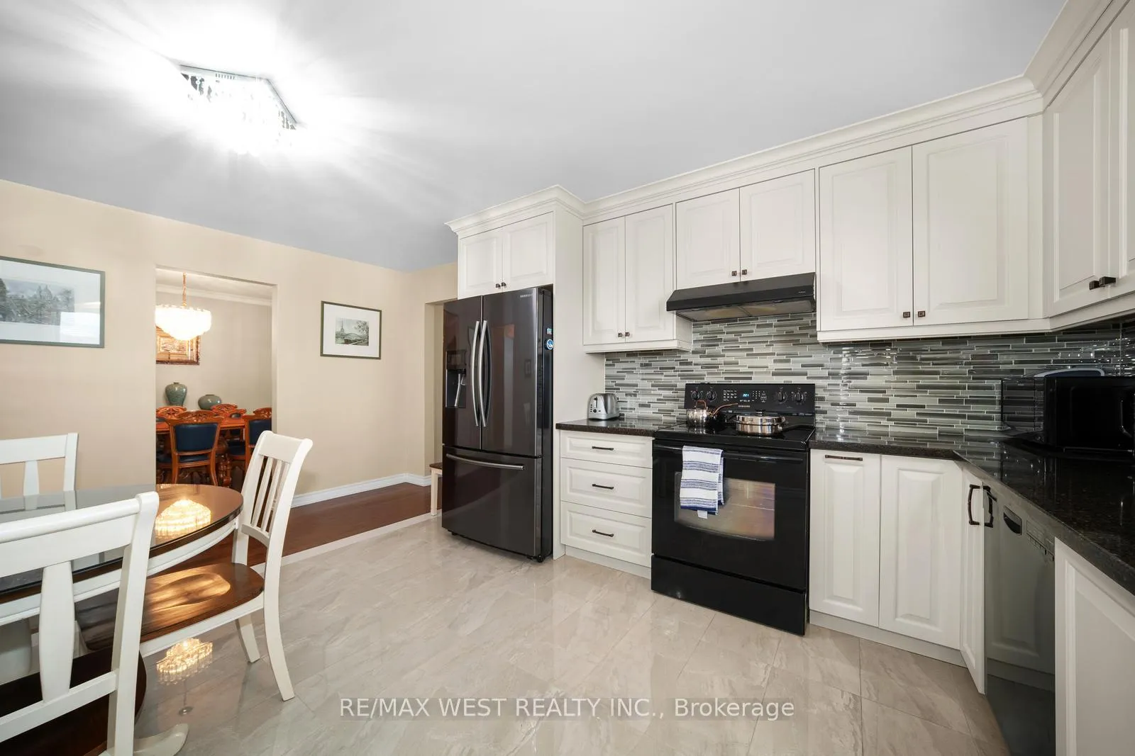Photo 8 of 7 Harris Crescent, Vaughan, West Woodbridge — HOMEH