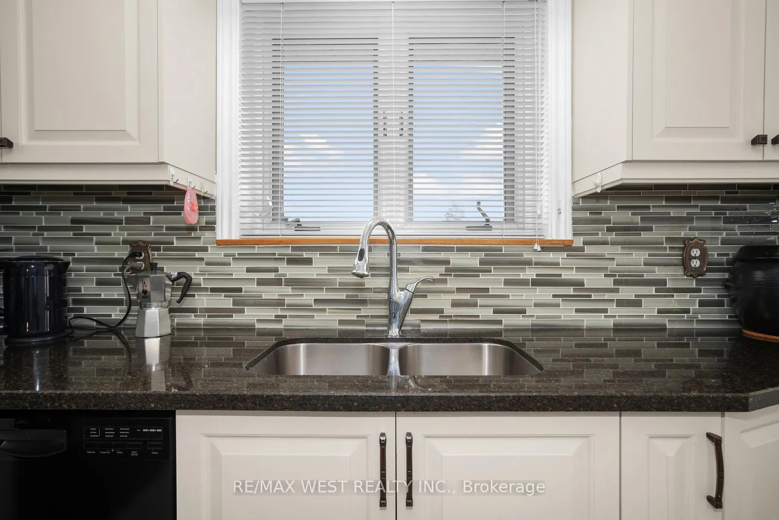 Photo 9 of 7 Harris Crescent, Vaughan, West Woodbridge — HOMEH