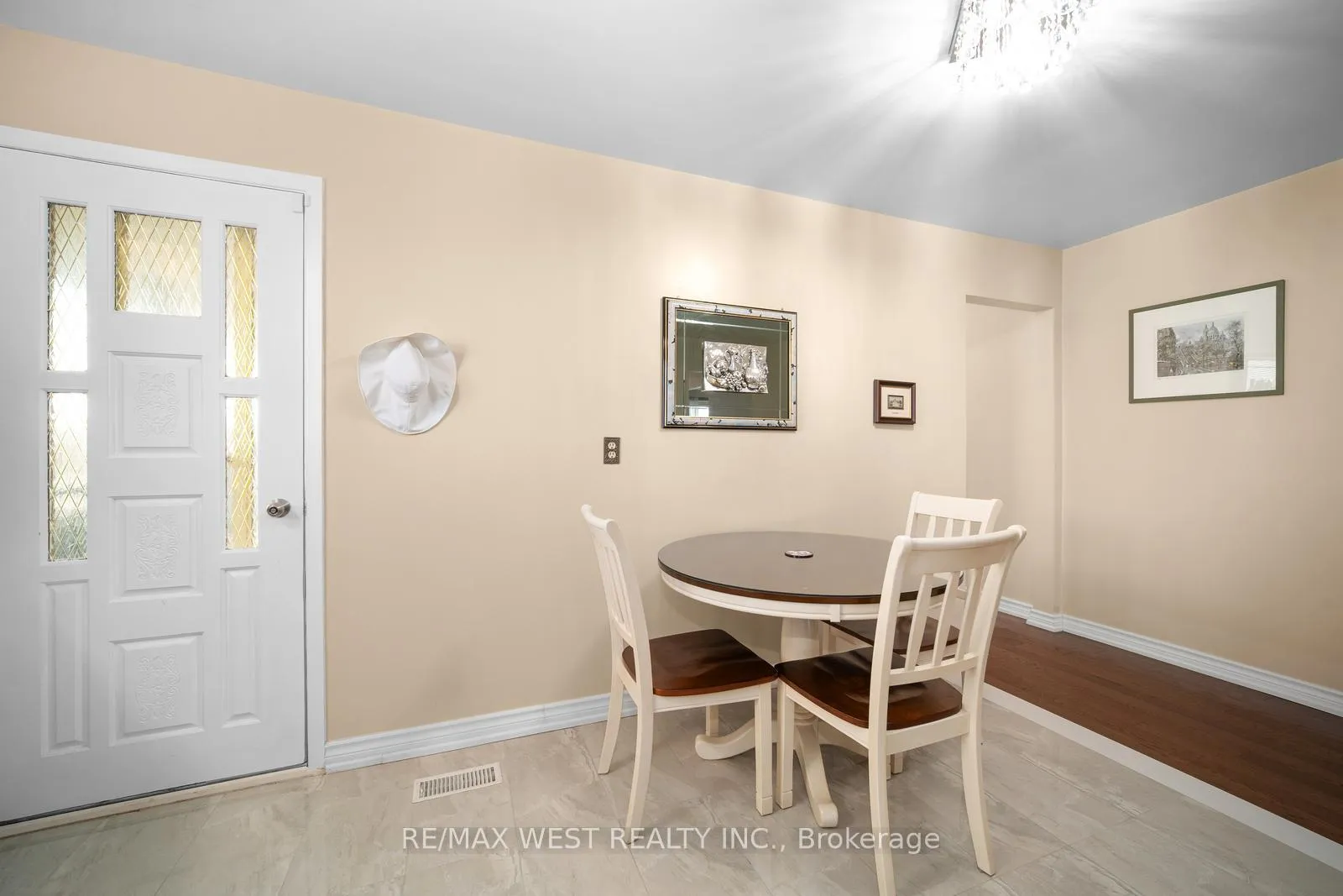 Photo 11 of 7 Harris Crescent, Vaughan, West Woodbridge — HOMEH