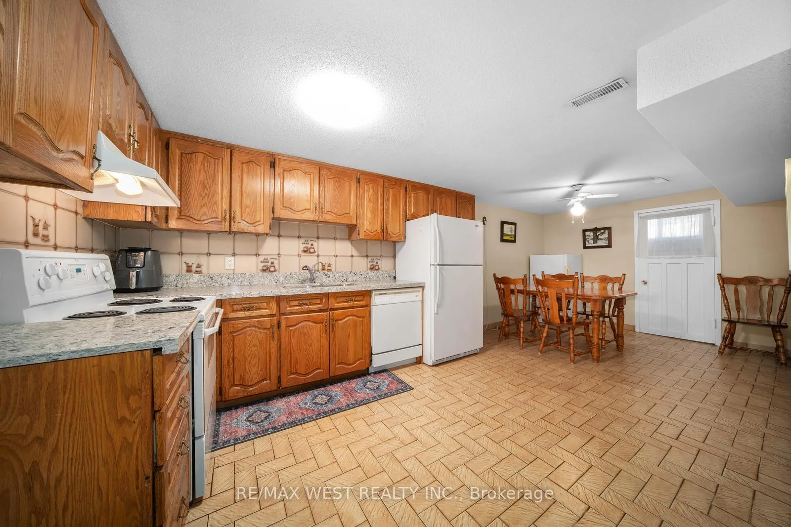 Photo 24 of 7 Harris Crescent, Vaughan, West Woodbridge — HOMEH