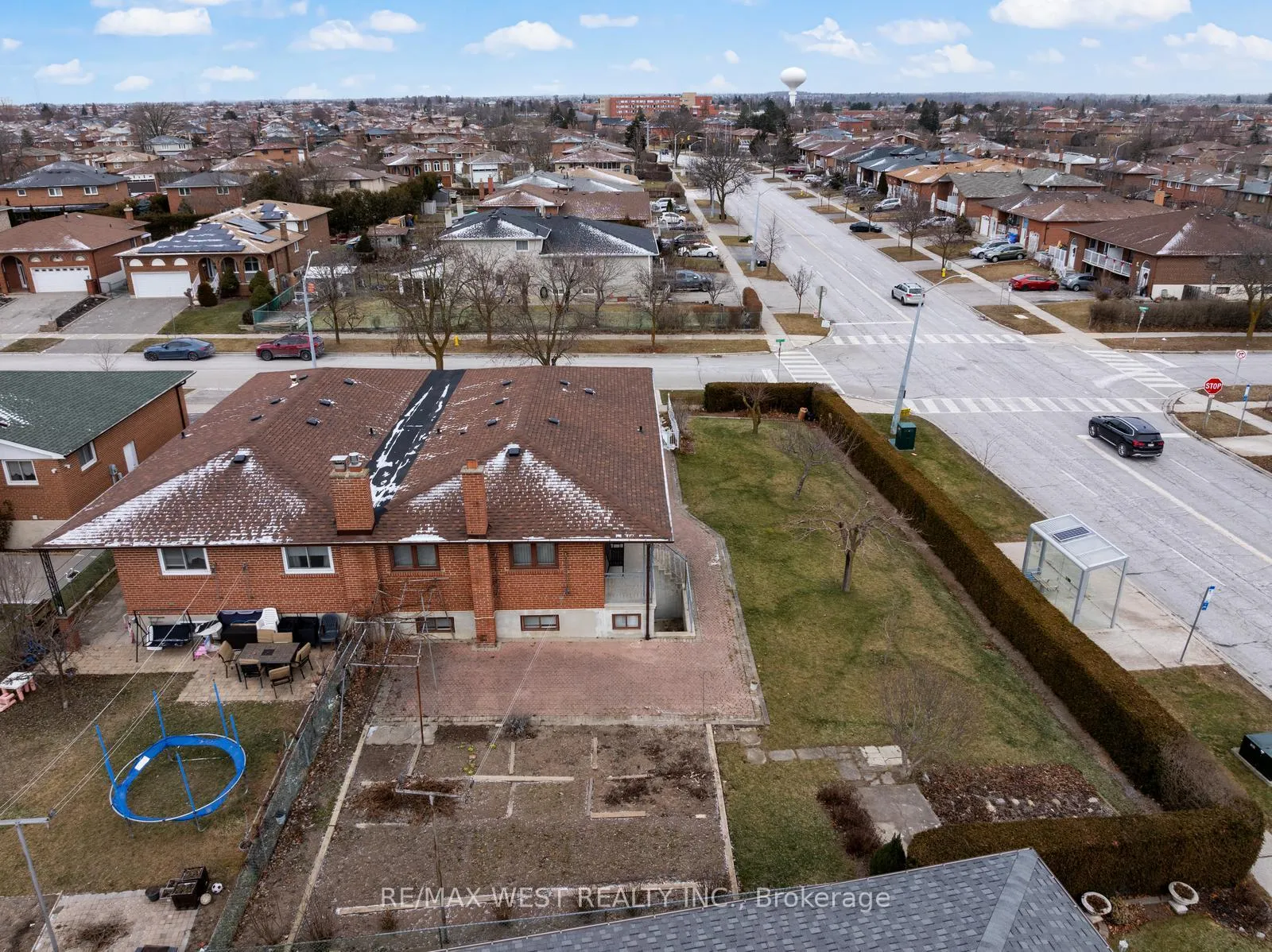 Photo 32 of 7 Harris Crescent, Vaughan, West Woodbridge — HOMEH
