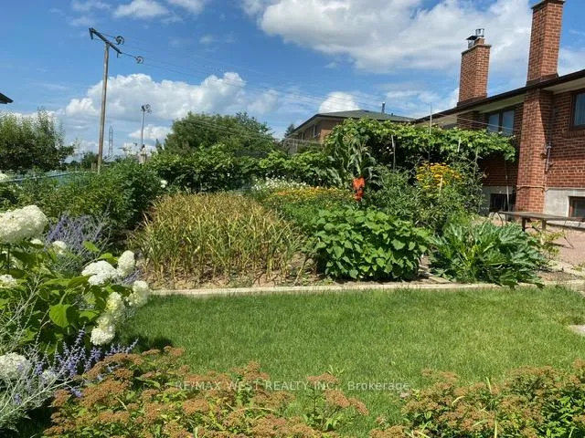 Photo 36 of 7 Harris Crescent, Vaughan, West Woodbridge — HOMEH