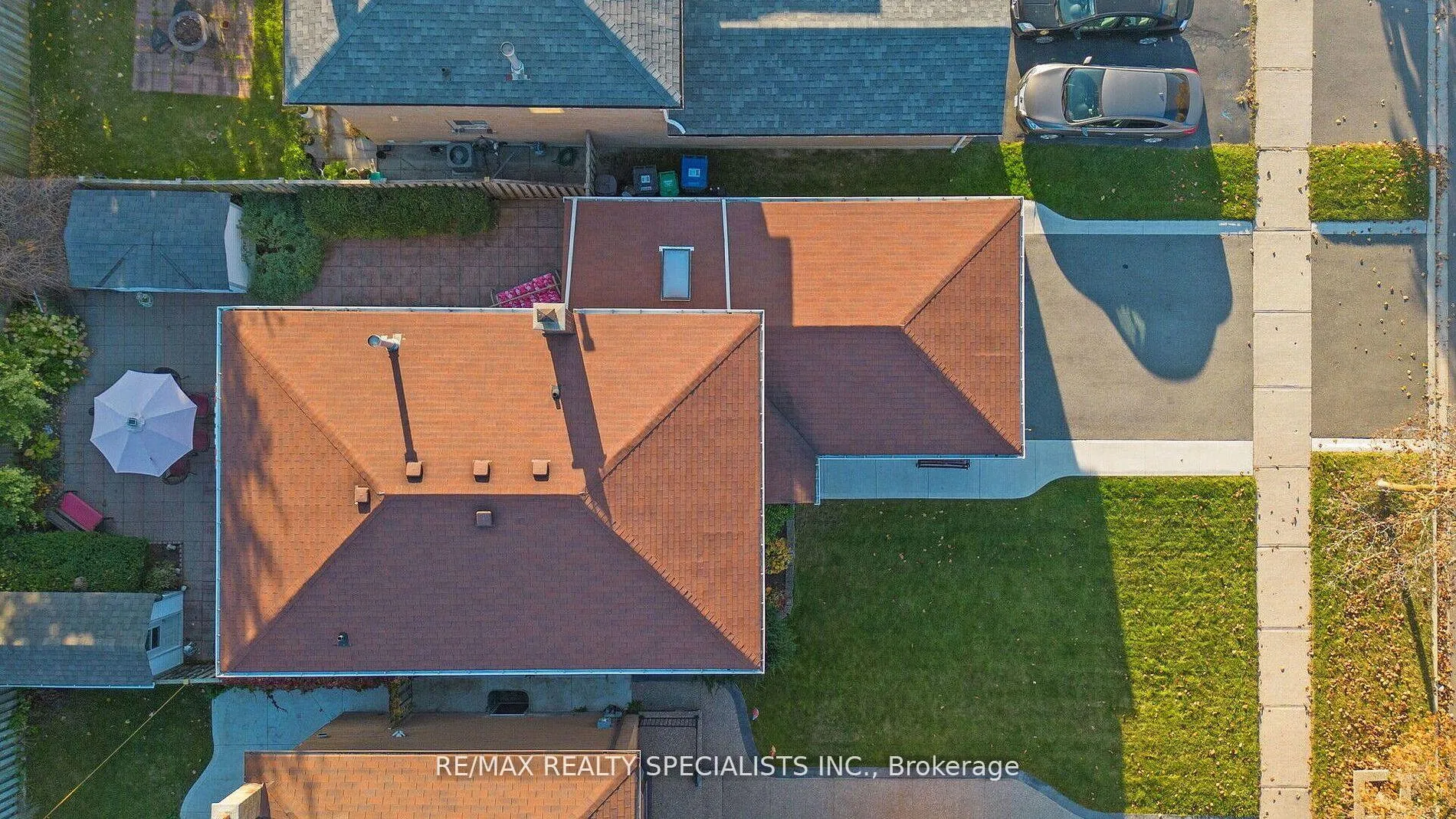 Photo 5 of 12 Willowcrest Court, Brampton, Bram West — HOMEH