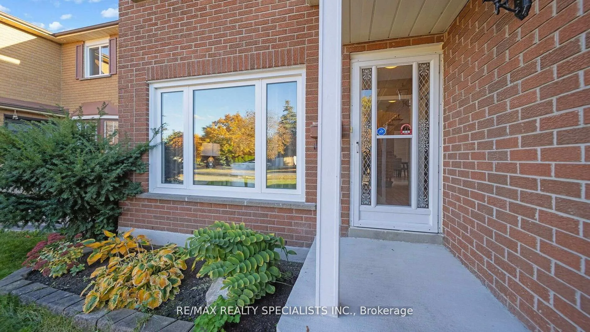 Photo 6 of 12 Willowcrest Court, Brampton, Bram West — HOMEH