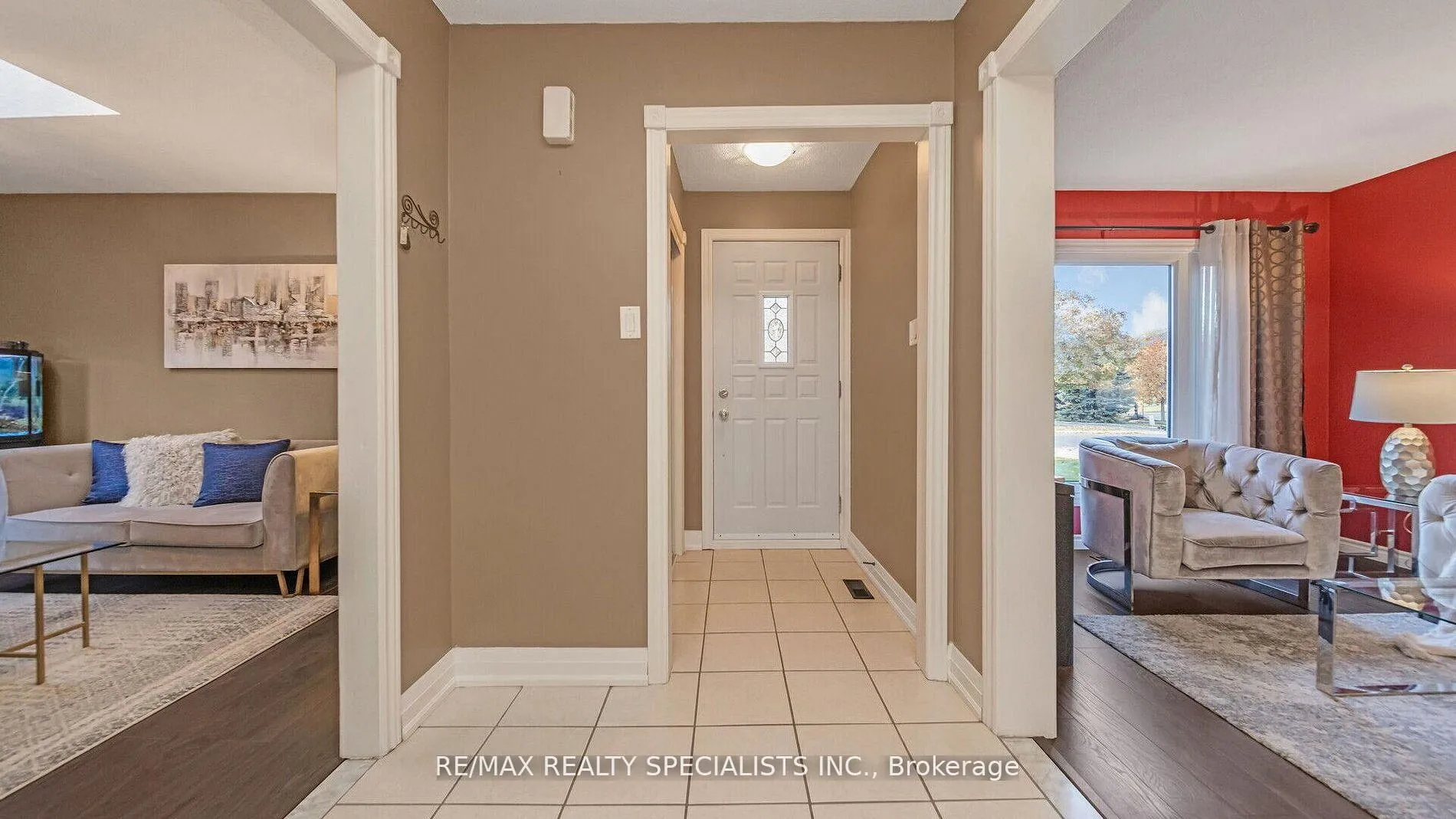 Photo 8 of 12 Willowcrest Court, Brampton, Bram West — HOMEH