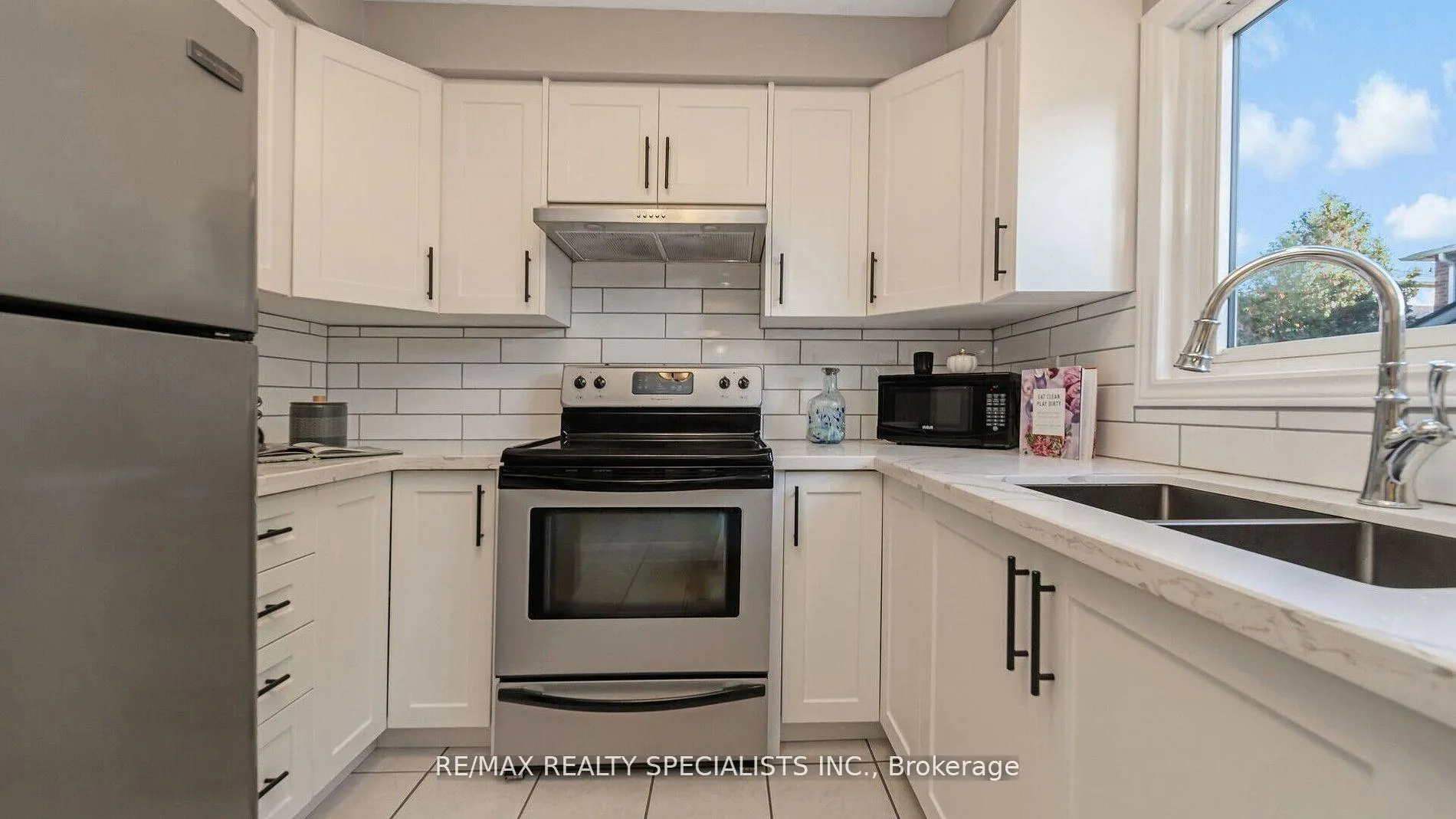 Photo 19 of 12 Willowcrest Court, Brampton, Bram West — HOMEH