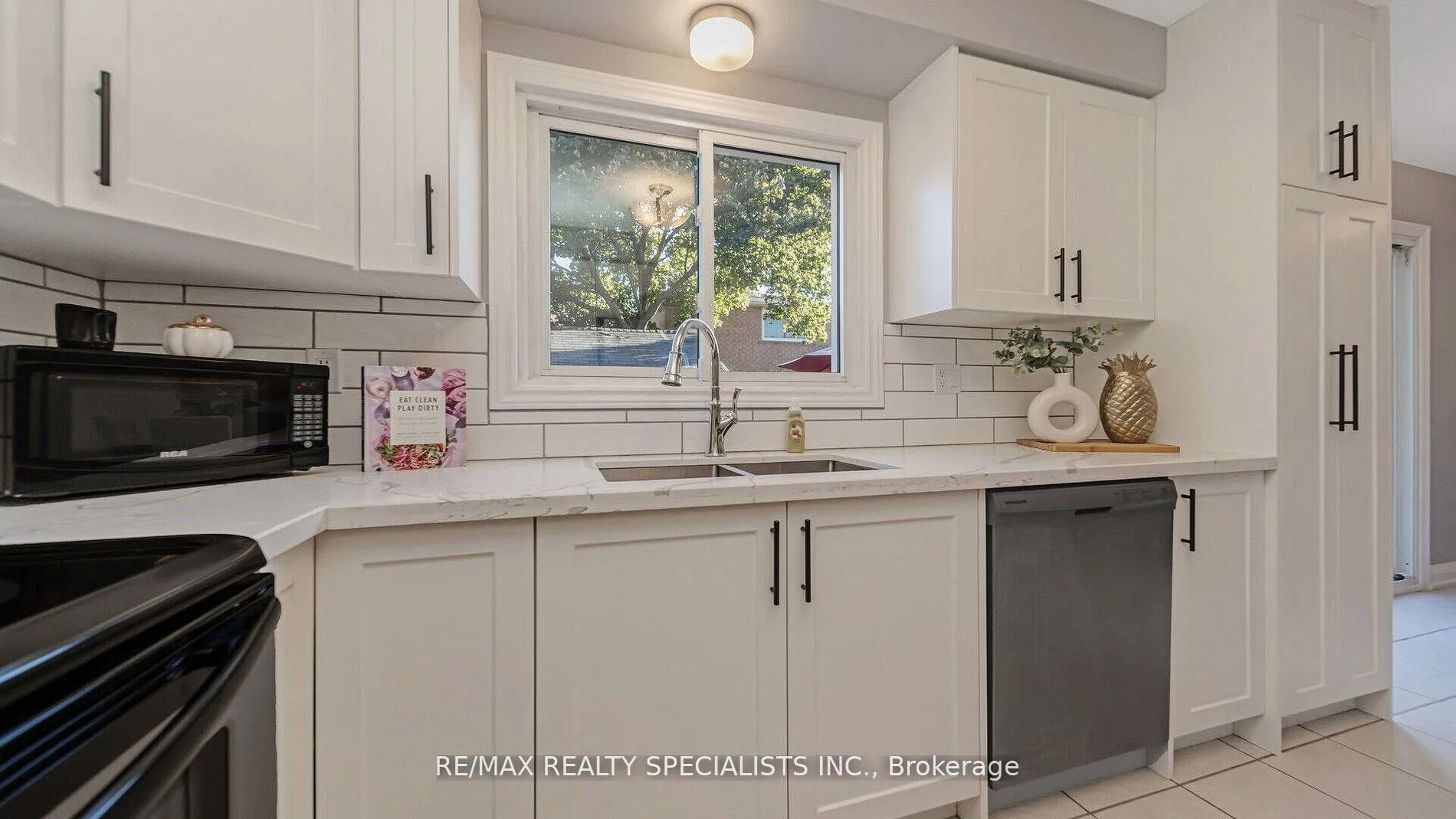 Photo 20 of 12 Willowcrest Court, Brampton, Bram West — HOMEH