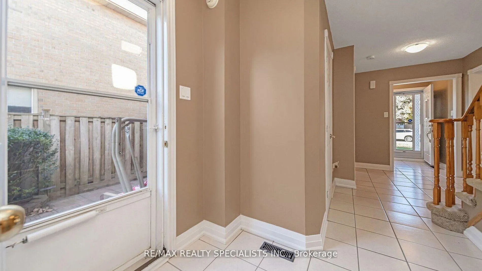 Photo 24 of 12 Willowcrest Court, Brampton, Bram West — HOMEH