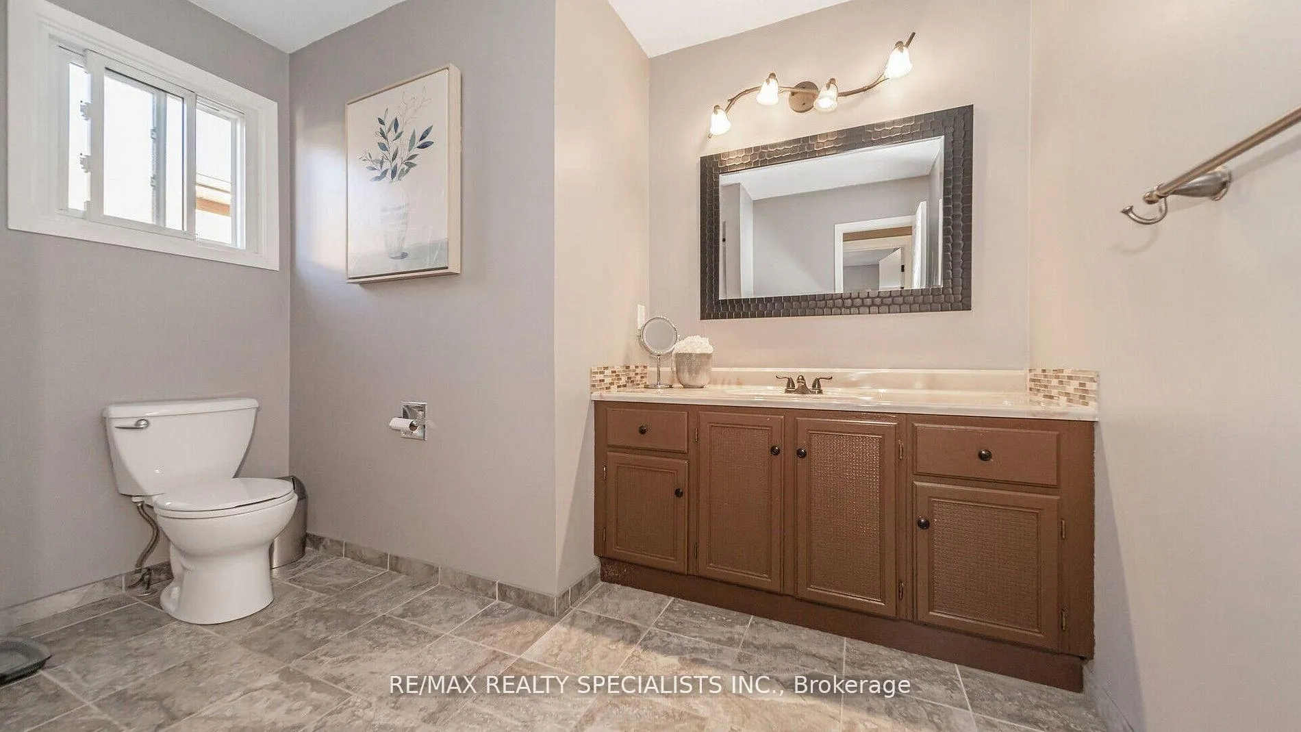 Photo 36 of 12 Willowcrest Court, Brampton, Bram West — HOMEH