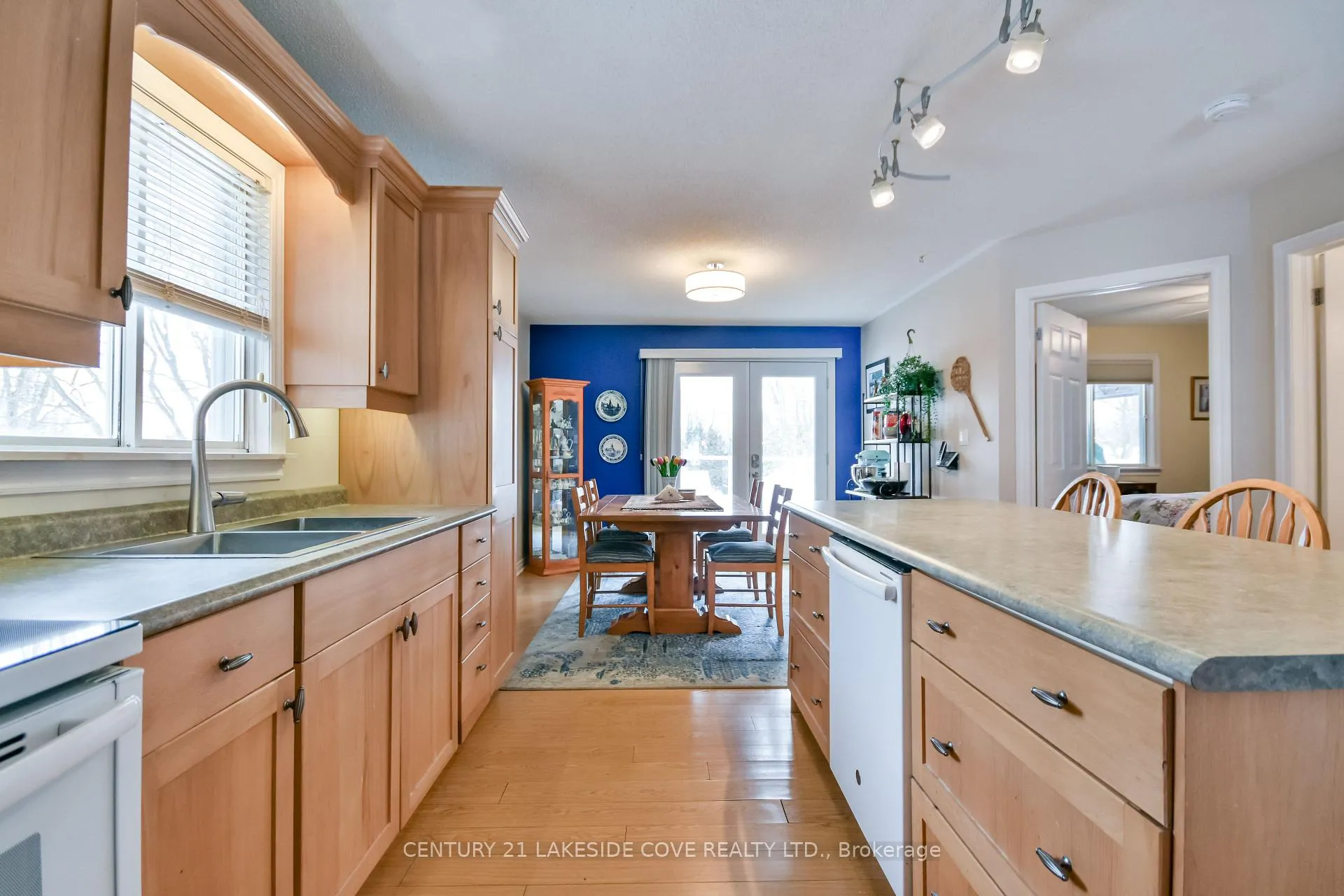 Photo 9 of 357 Arthur Street, Orillia — HOMEH