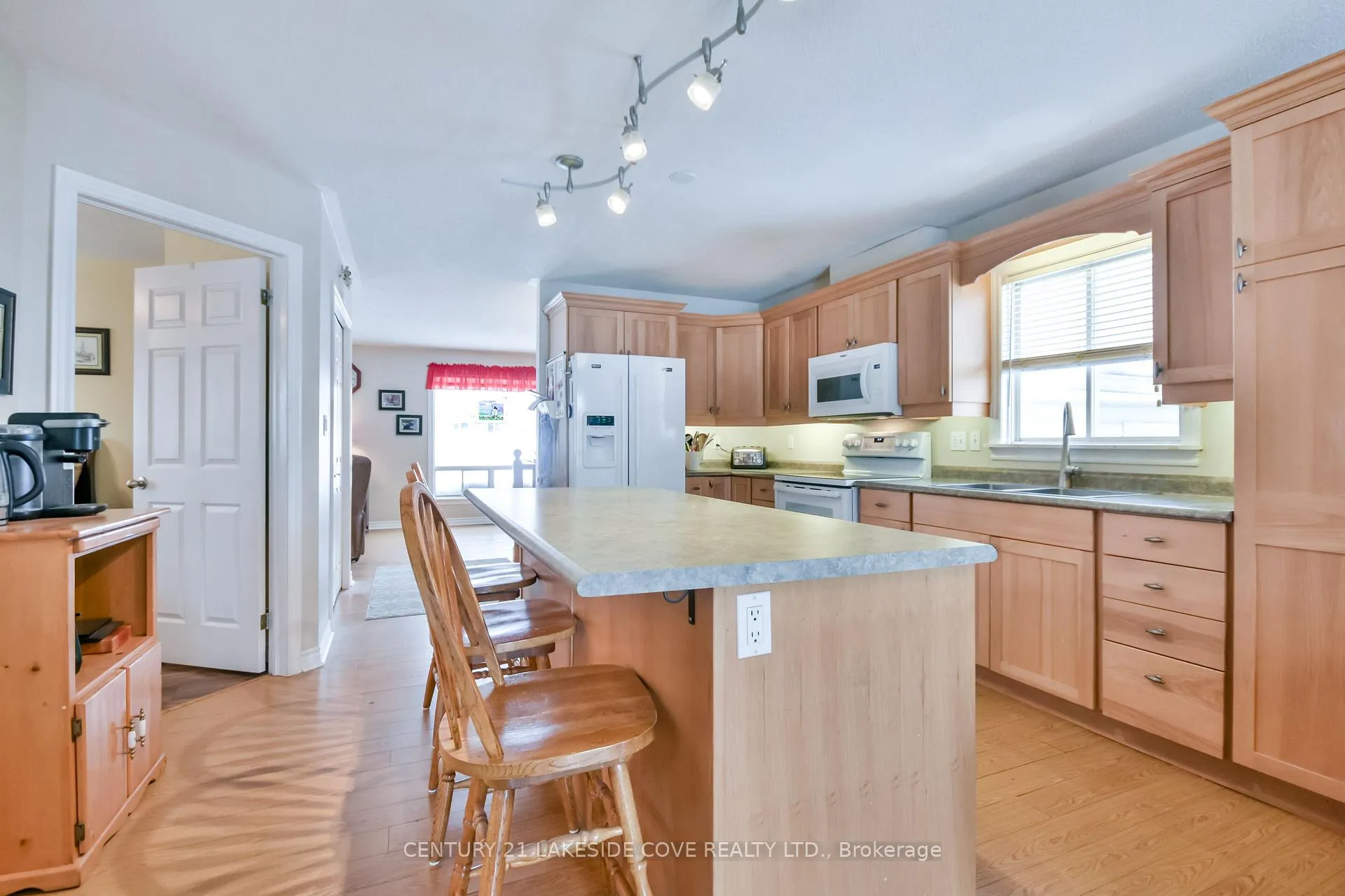 Photo 11 of 357 Arthur Street, Orillia — HOMEH