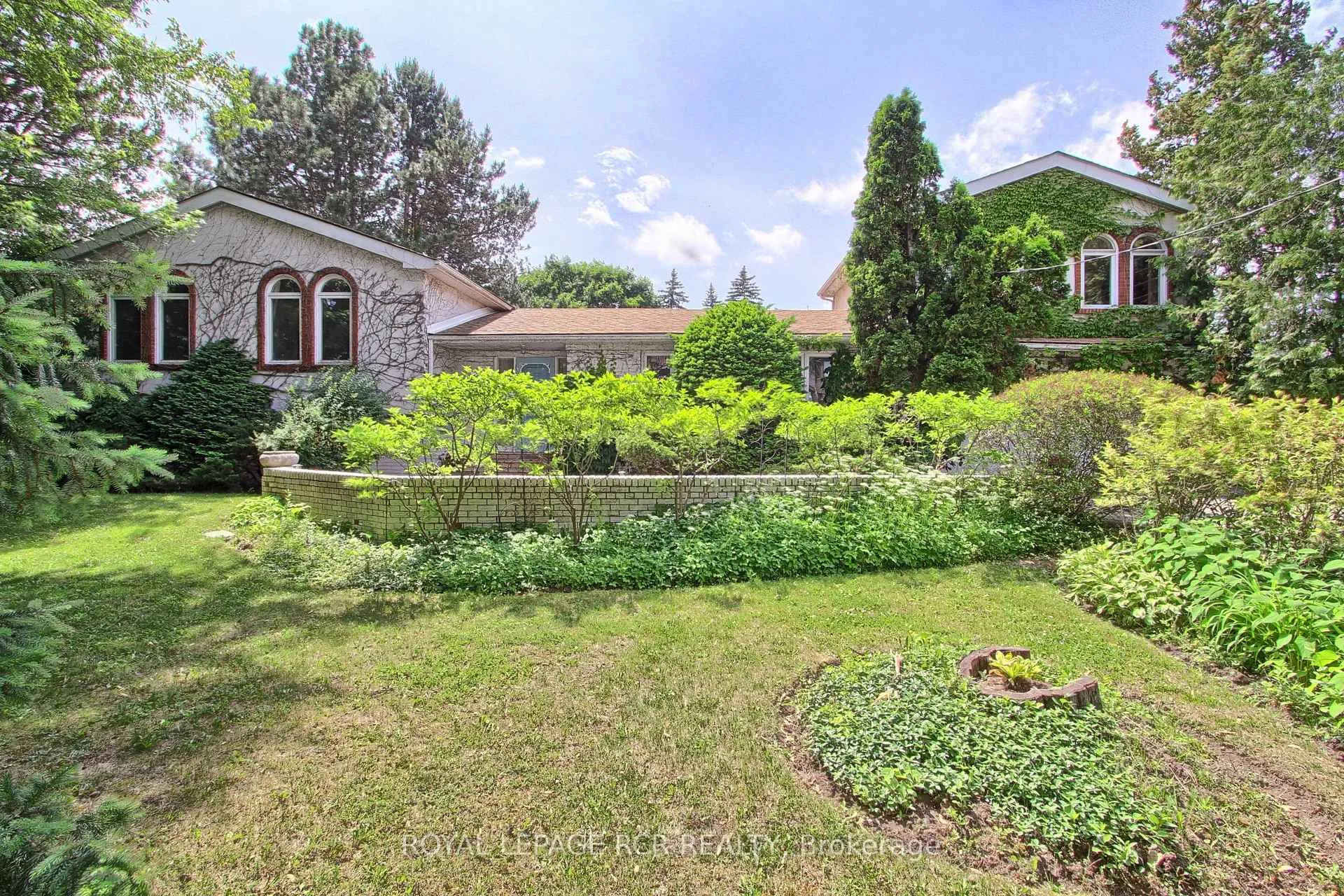 Photo 1 of 4 Thornlea Court, Markham, Thornhill — HOMEH
