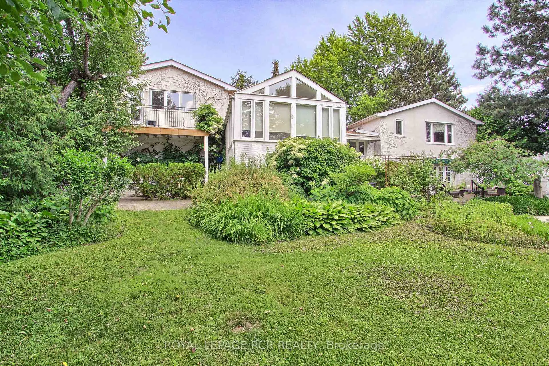 Photo 3 of 4 Thornlea Court, Markham, Thornhill — HOMEH