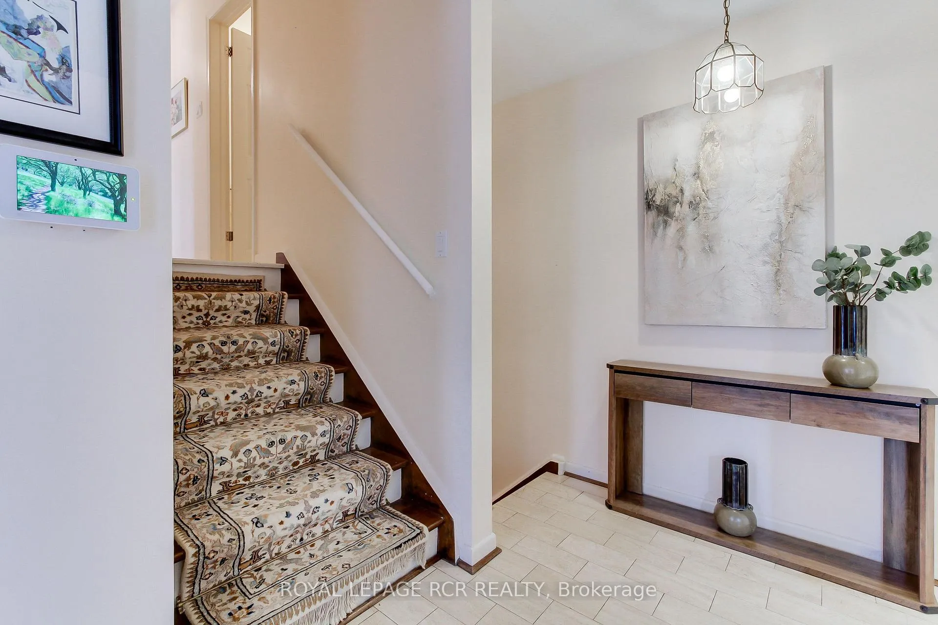 Photo 5 of 4 Thornlea Court, Markham, Thornhill — HOMEH