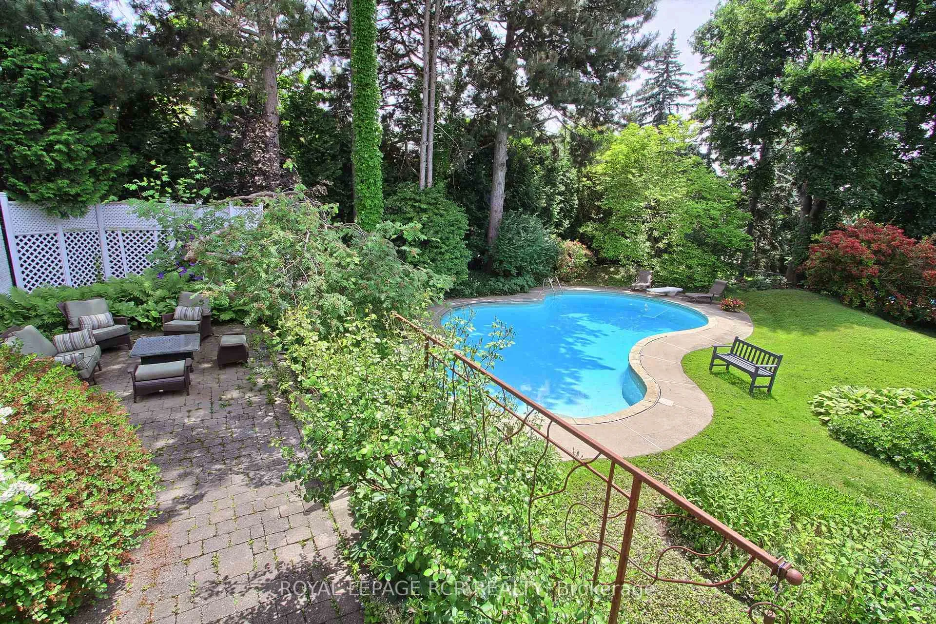 Photo 37 of 4 Thornlea Court, Markham, Thornhill — HOMEH