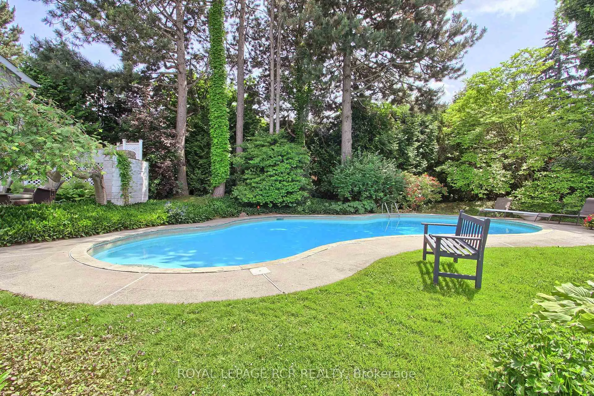 Photo 42 of 4 Thornlea Court, Markham, Thornhill — HOMEH