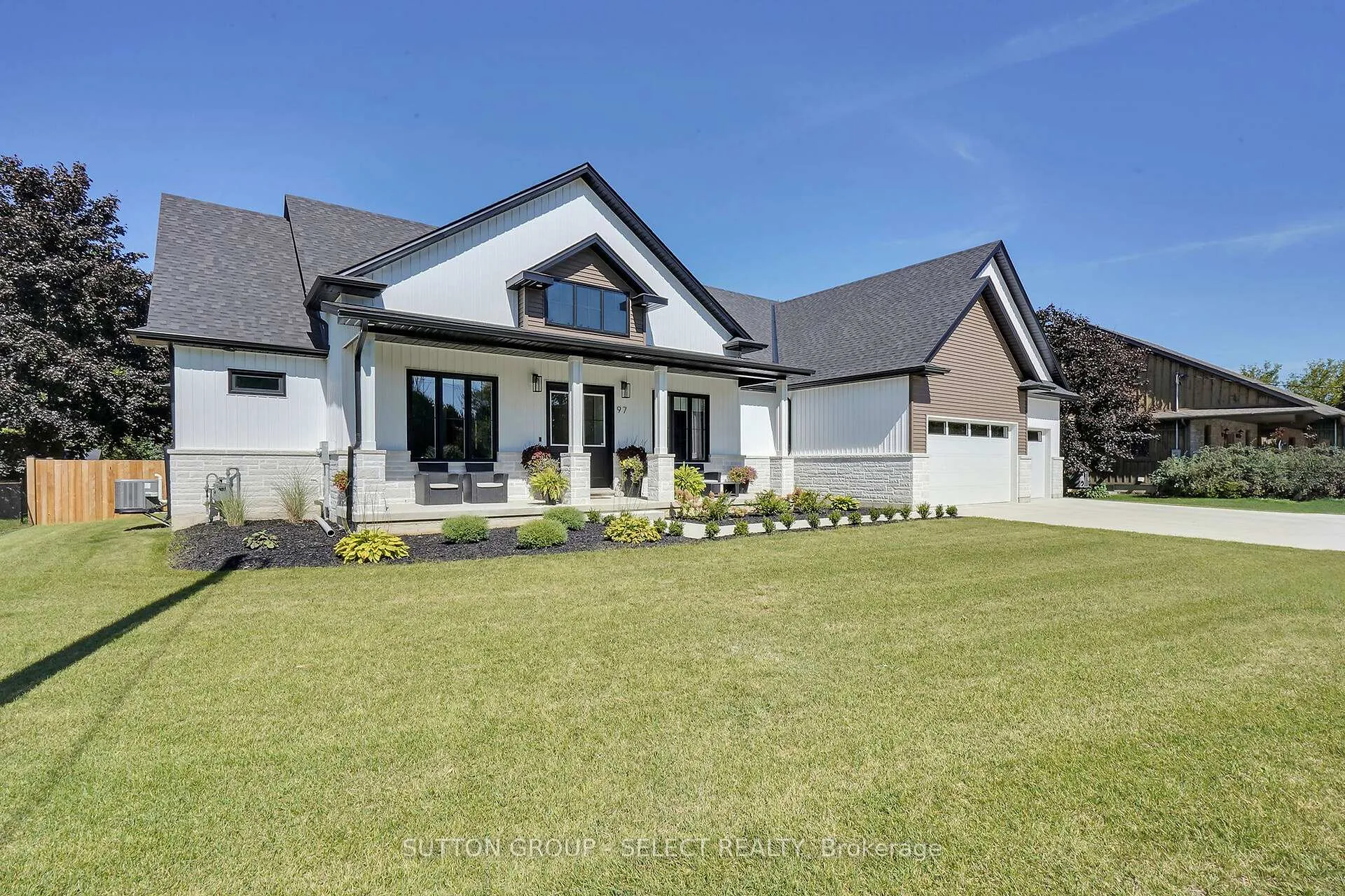 Photo 3 of 97 Simcoe Avenue, Middlesex Centre, Komoka — HOMEH