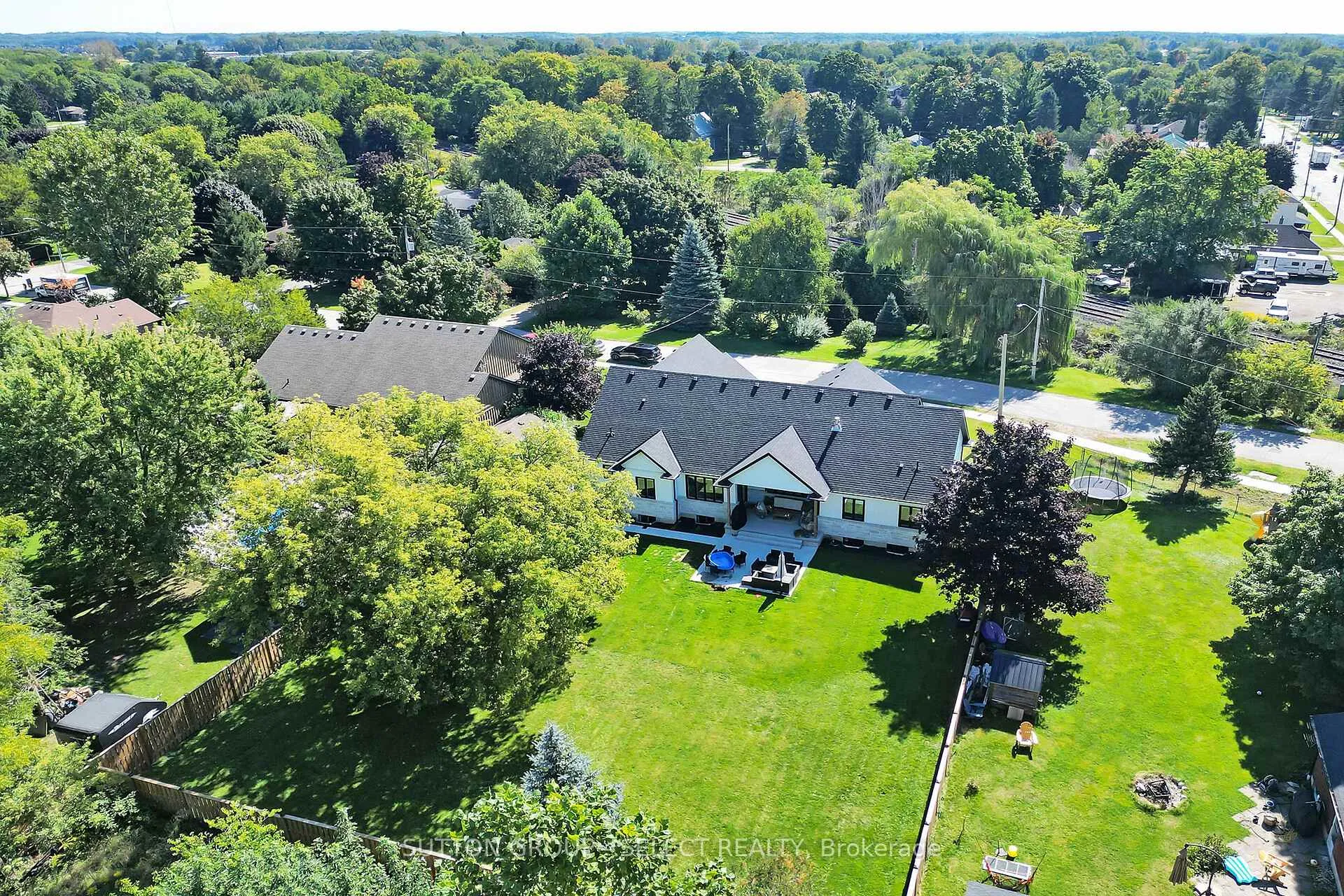 Photo 7 of 97 Simcoe Avenue, Middlesex Centre, Komoka — HOMEH
