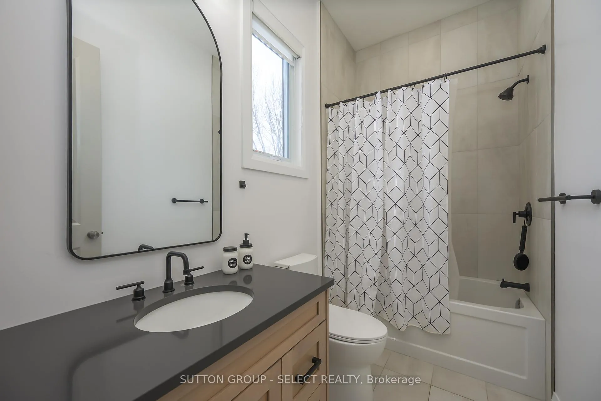 Photo 32 of 97 Simcoe Avenue, Middlesex Centre, Komoka — HOMEH