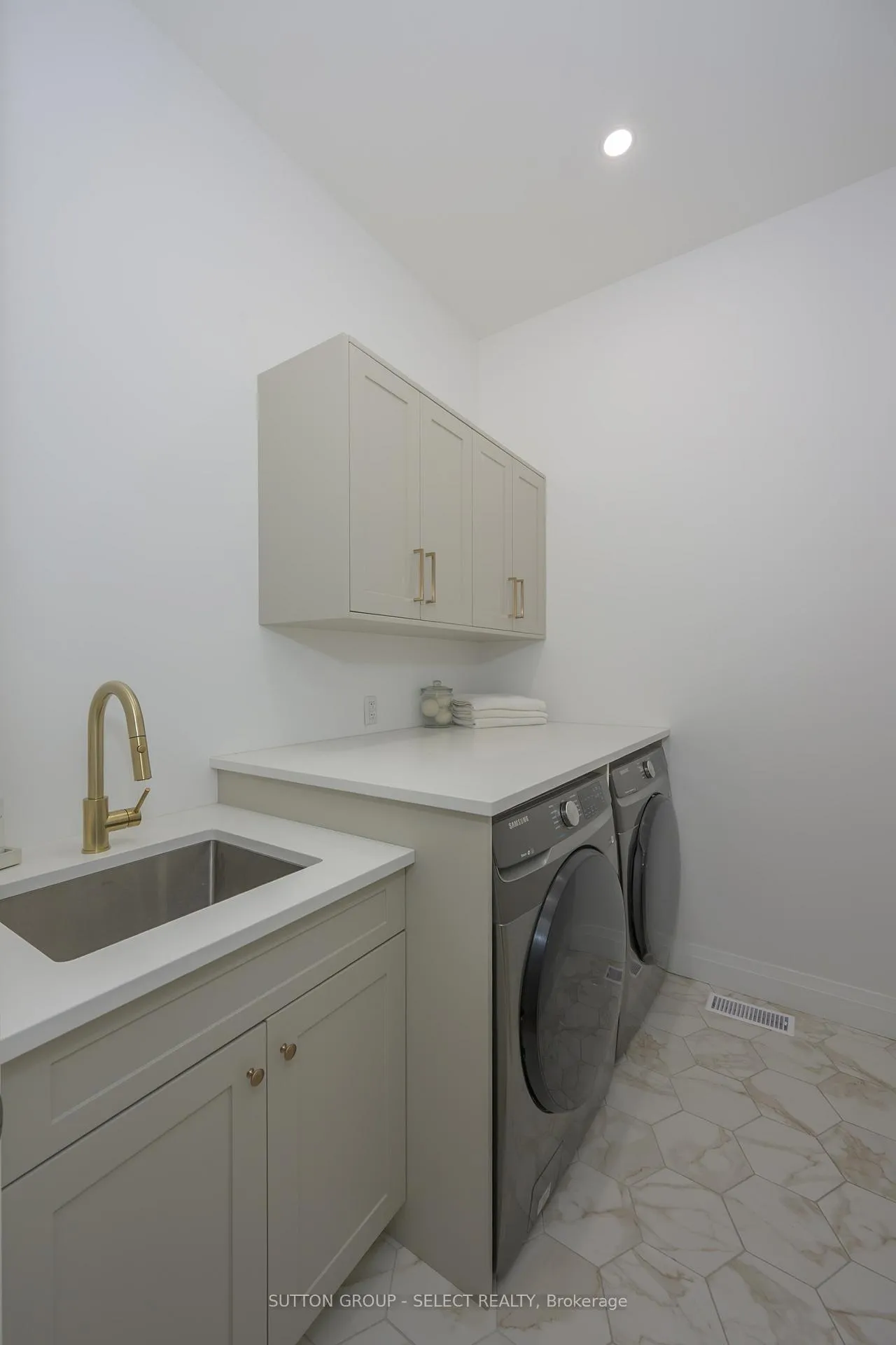 Photo 37 of 97 Simcoe Avenue, Middlesex Centre, Komoka — HOMEH
