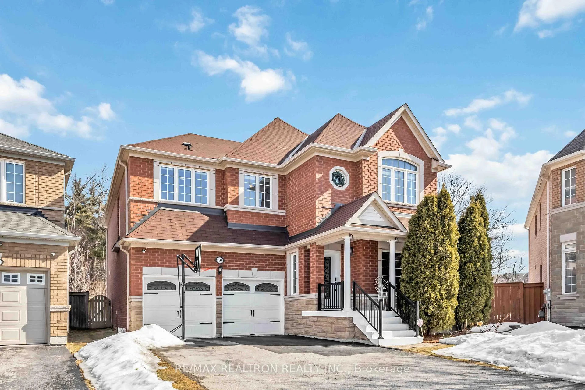 Photo 2 of 49 Blue Meadow Court, Markham, Box Grove — HOMEH