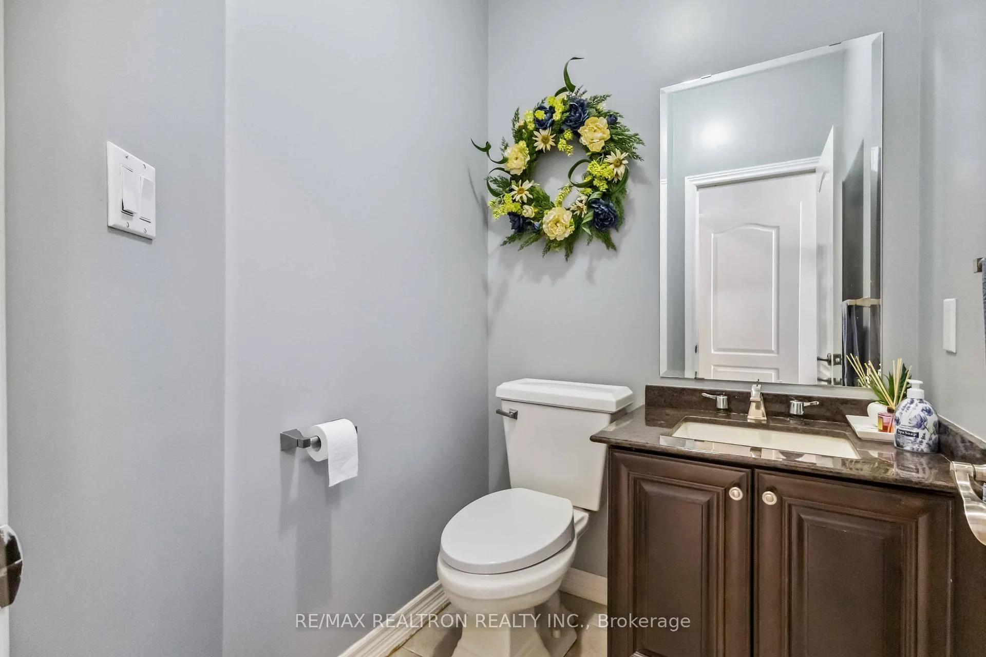 Photo 11 of 49 Blue Meadow Court, Markham, Box Grove — HOMEH