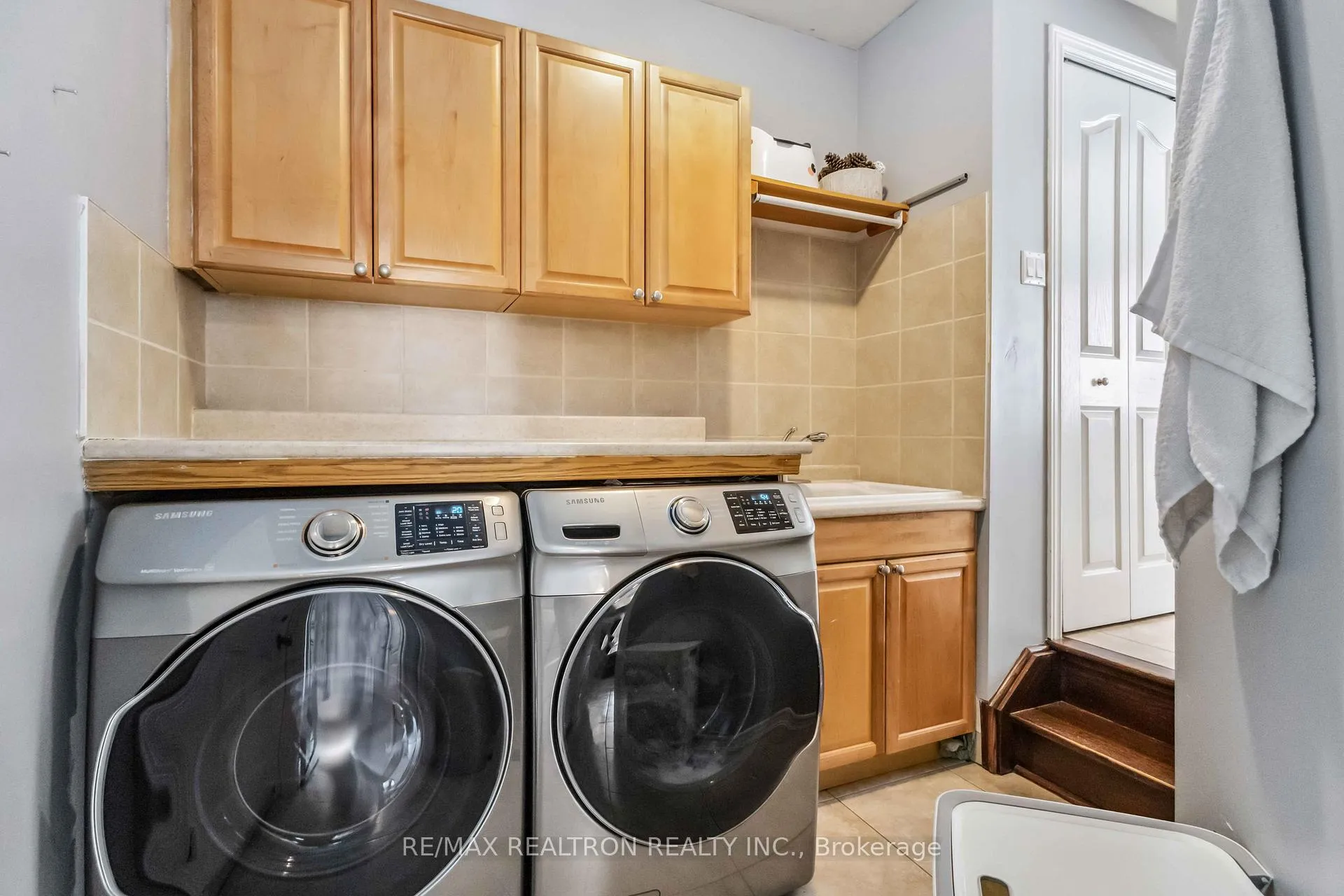 Photo 12 of 49 Blue Meadow Court, Markham, Box Grove — HOMEH